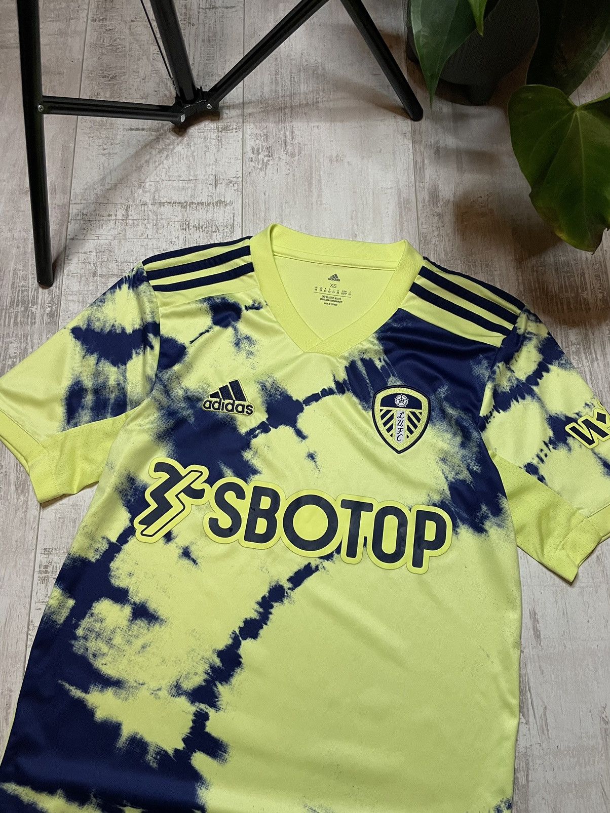 Adidas Adidas Leeds United 2022/2023 Away Football Shirt Jersey Size US XS / EU 42 / 0 - 2 Thumbnail