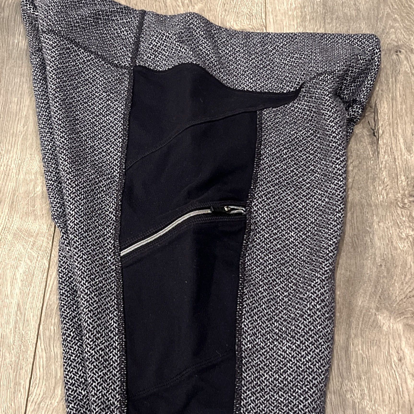 Athleta Athleta Spar Colorblock Legging Large Chevron Gray Black Pant Tight Fit Womens Yoga Activewear L Size 36" / US 14 / IT 50 - 2 Thumbnail