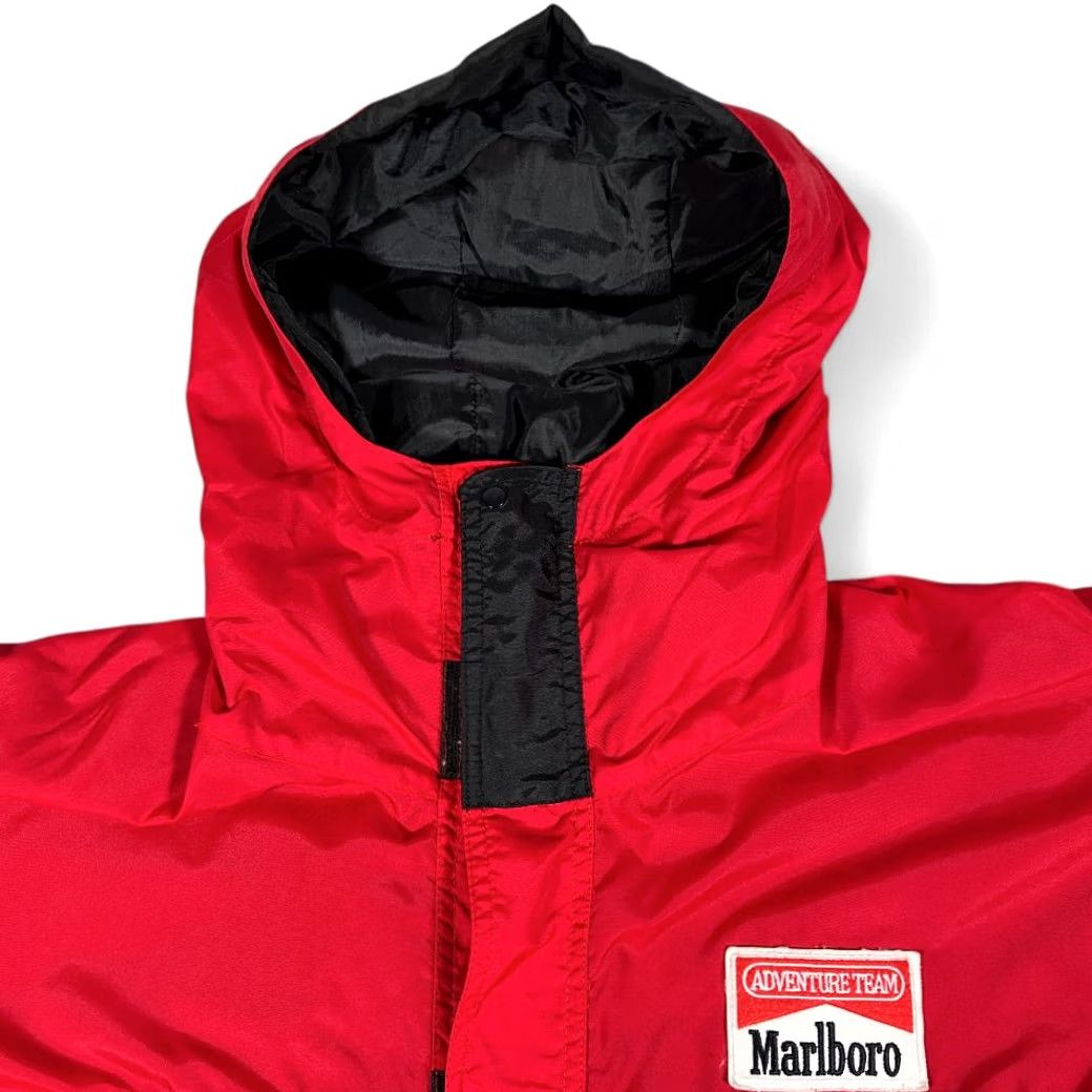 Marlboro VINTAGE Marlboro Jacket Adult XL Red 90s Outdoor Parka Nylon Lined Wind-Resistant Hooded Casual Mens Size US XL / EU 56 / 4 - 3 Thumbnail