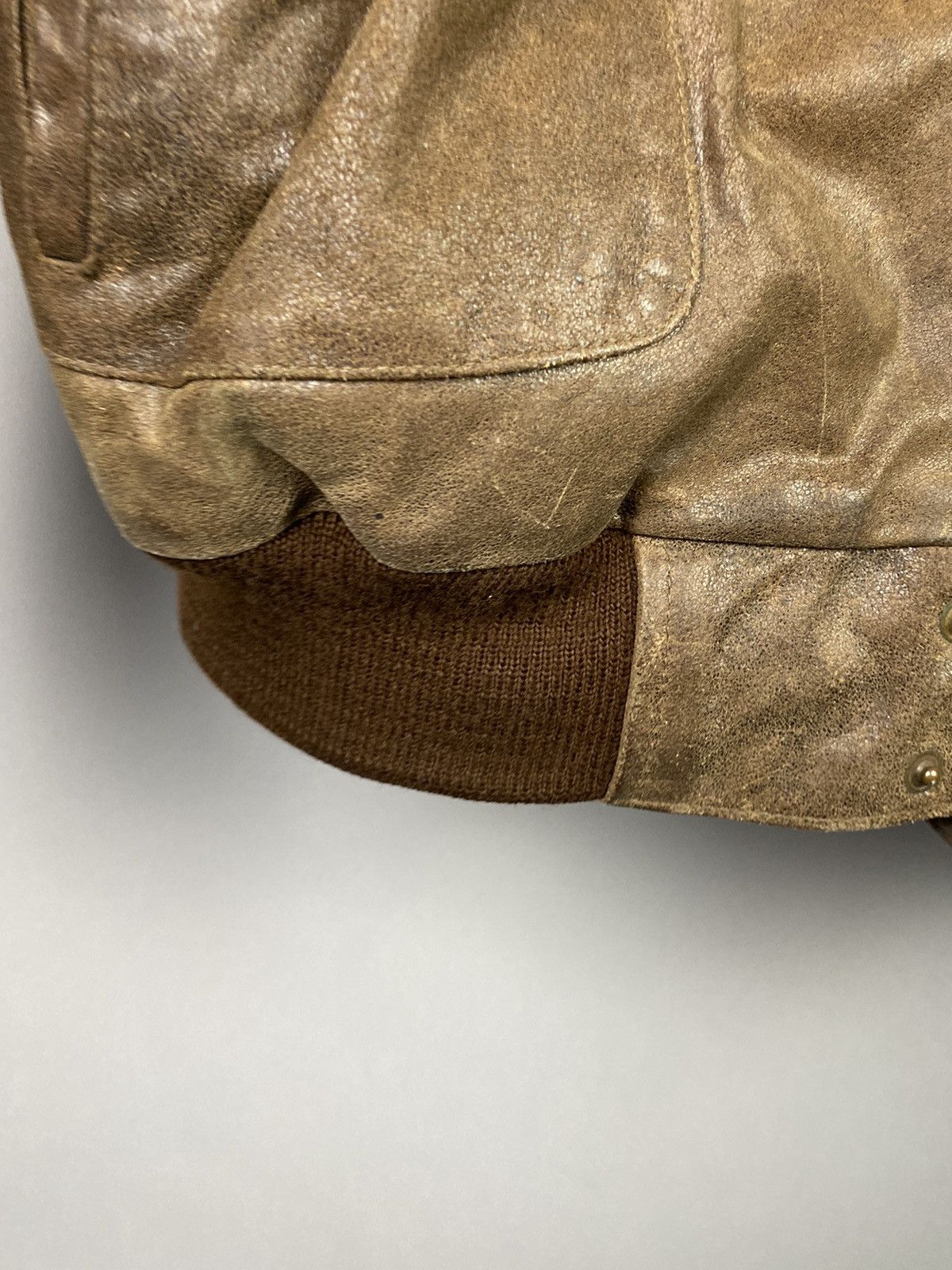 Vintage Vintage Leather Flying Bomber Jacket with Military Patches Size US L / EU 52-54 / 3 - 16 Thumbnail