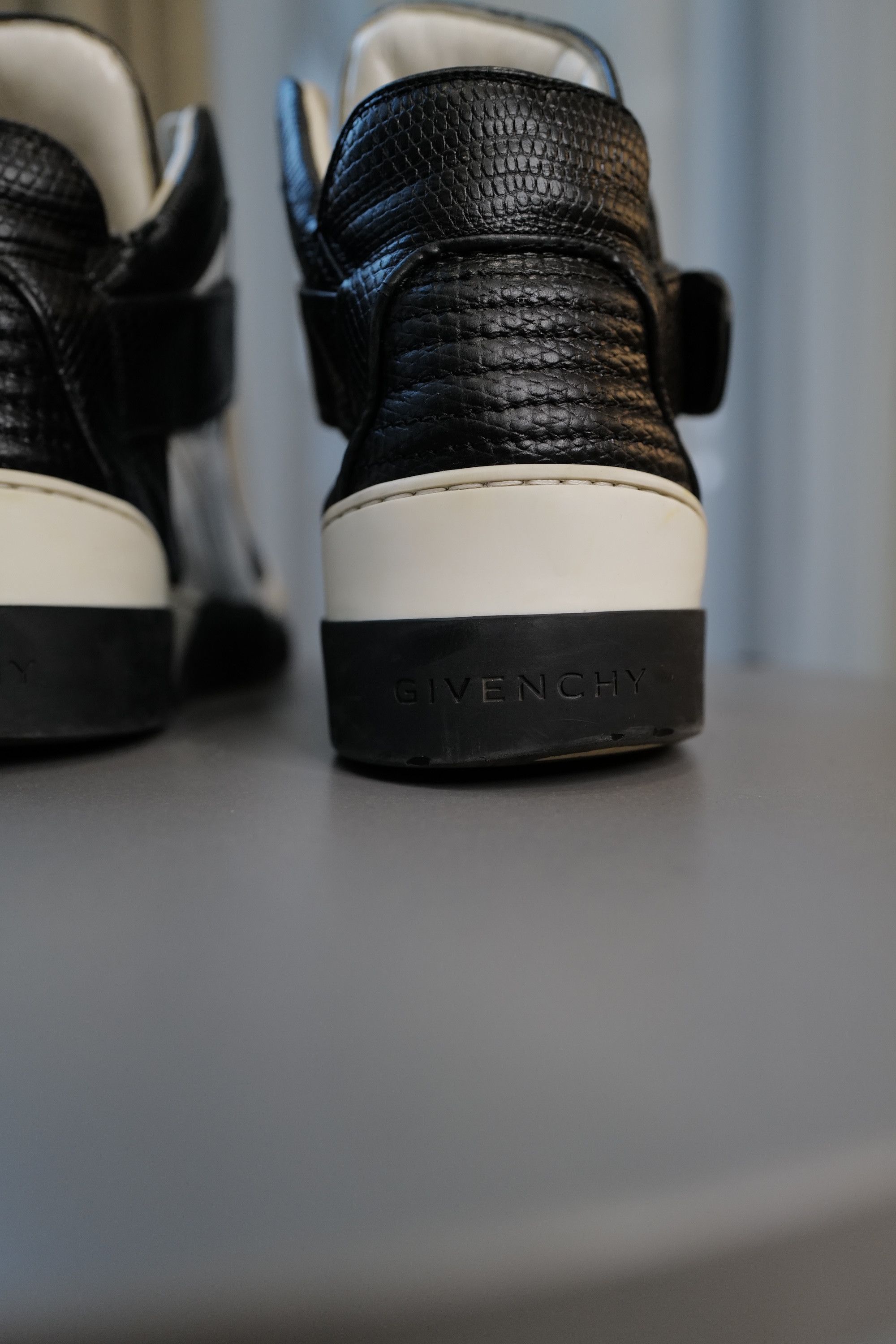 Givenchy Givenchy Hi Top Leather Sneakers Size US 8 / EU 41 - 19 Thumbnail