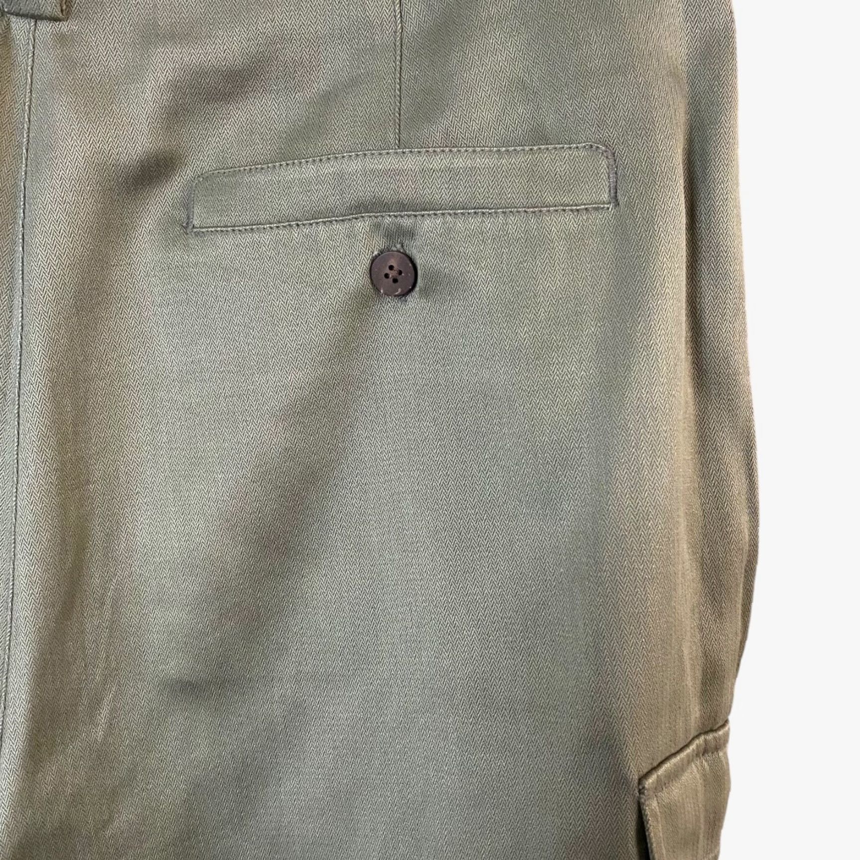 Tommy Bahama VINTAGE Tommy Bahama Cargo Shorts Green Mens Size W35 Silk Blend Herringbone Twill Cargo Pocket Casual Beach Nature Outdoor 70% Silk 30% Cotton Size US 35 - 7 Thumbnail