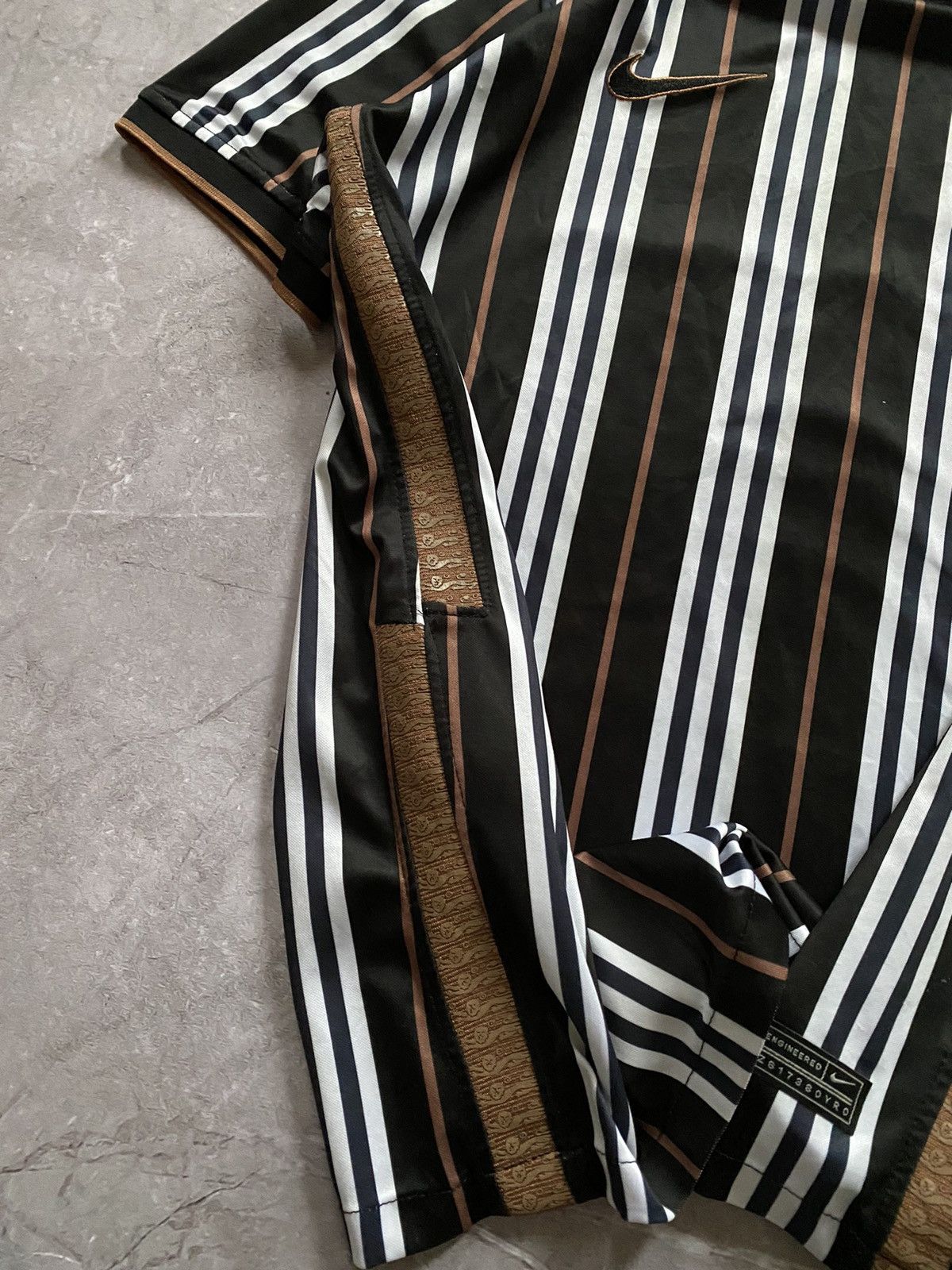 Nike × Vintage Rare 2021 Nike England & Burberry Concept Soccer Jersey Y2K Size US M / EU 48-50 / 2 - 10 Thumbnail