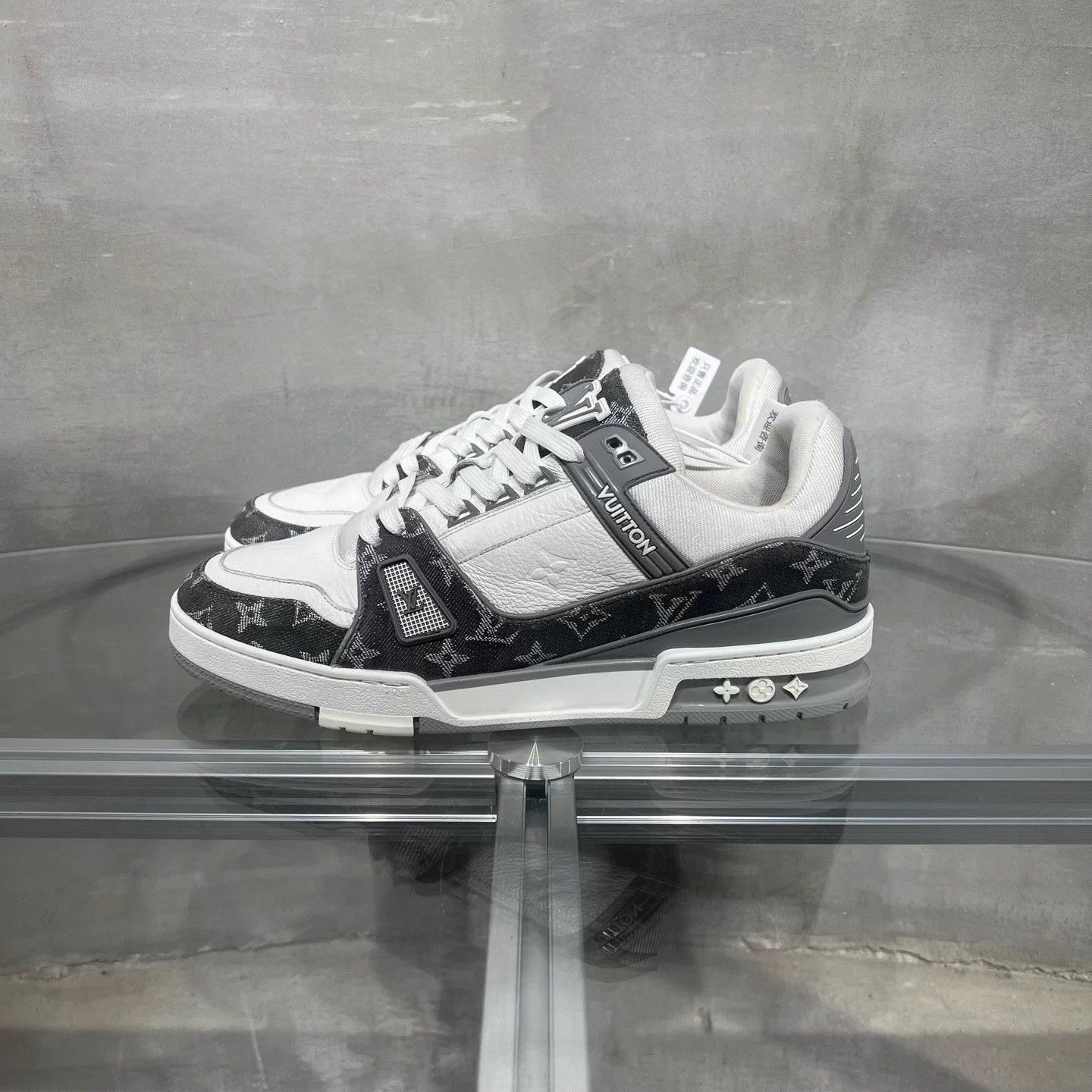 Louis Vuitton LV Trainer Gray Denim UK9 43 Size US 9 / EU 42 - 3 Thumbnail