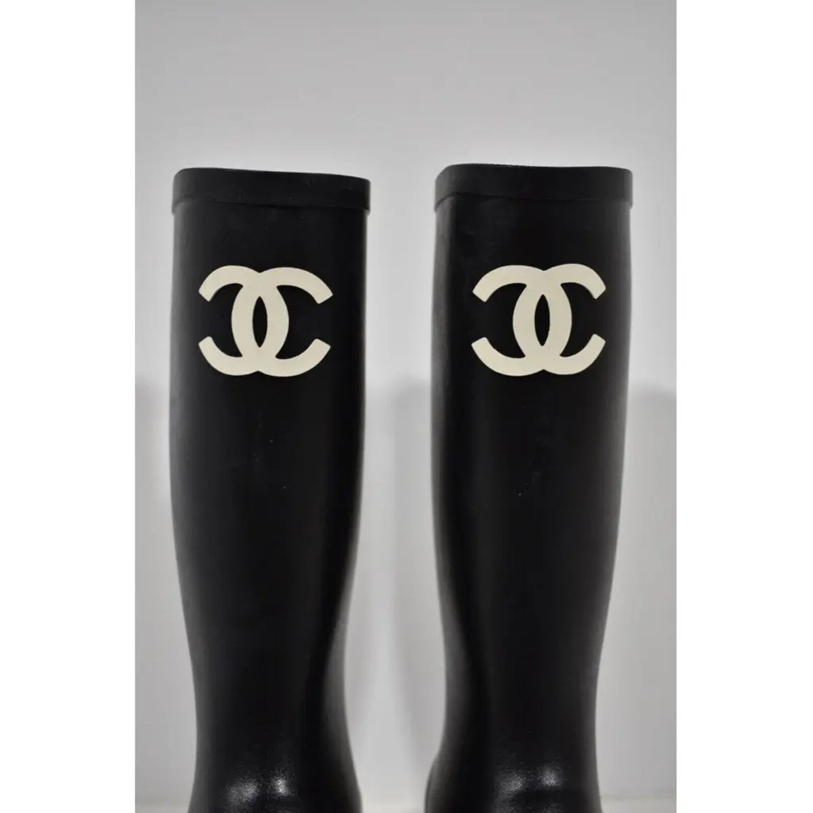 Chanel Chanel REV Black White CC Logo High Rubber Rain Boots 40 Size US 10 / IT 40 - 6 Thumbnail