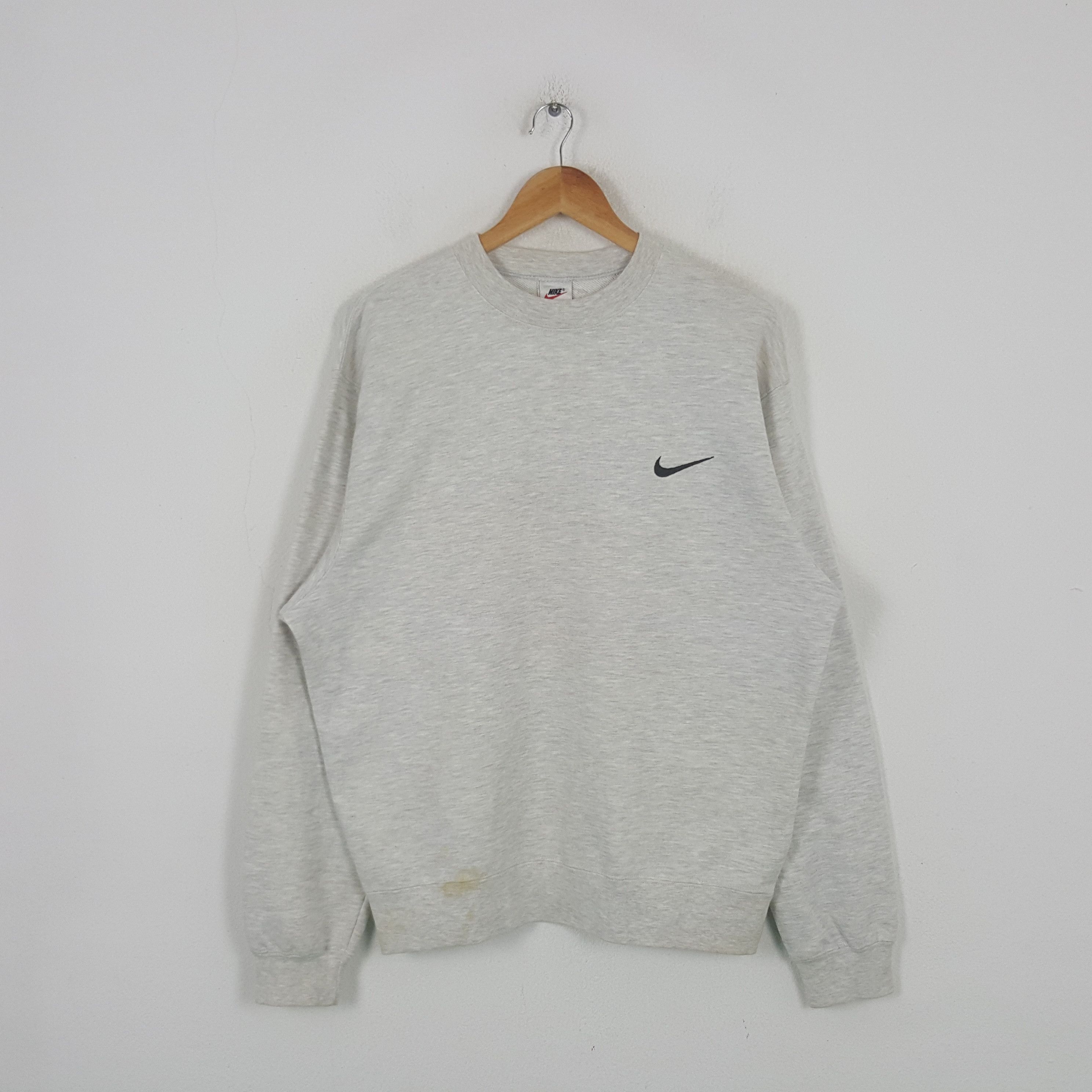 Nike Vintage Nike Small Swoosh Outdoor Sweatshirt RR6 Size US L / EU 52-54 / 3 - 1 Thumbnail