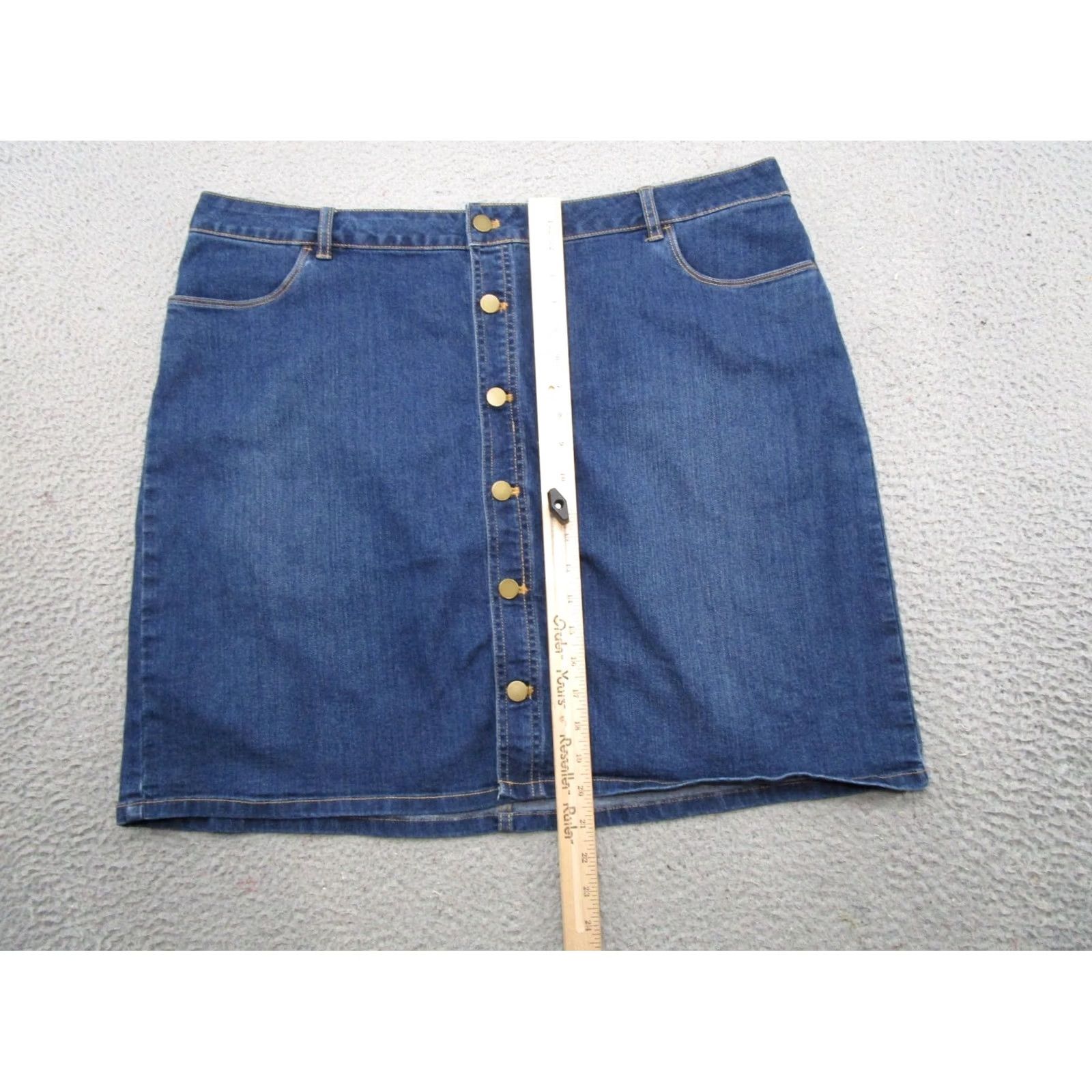 Croft & Barrow Croft & Barrow Denim Skirt Short 18W Button Front Blue Cotton Blend Plus 18W Womens Skirt Size 40" / US 18 - 5 Thumbnail