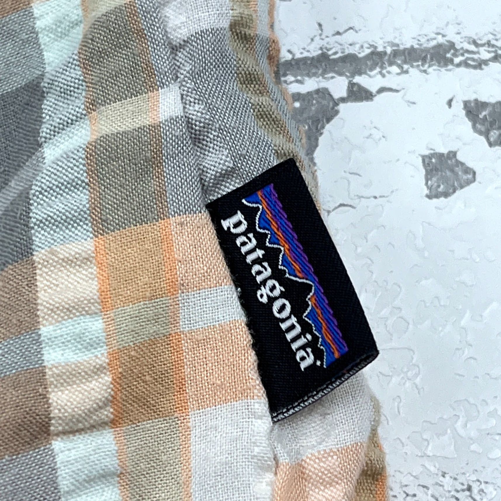 Patagonia Patagonia Shirt Men Large Orange Gray Button Up Seersucker Plaid Camp Hiking Size US L / EU 52-54 / 3 - 4 Thumbnail