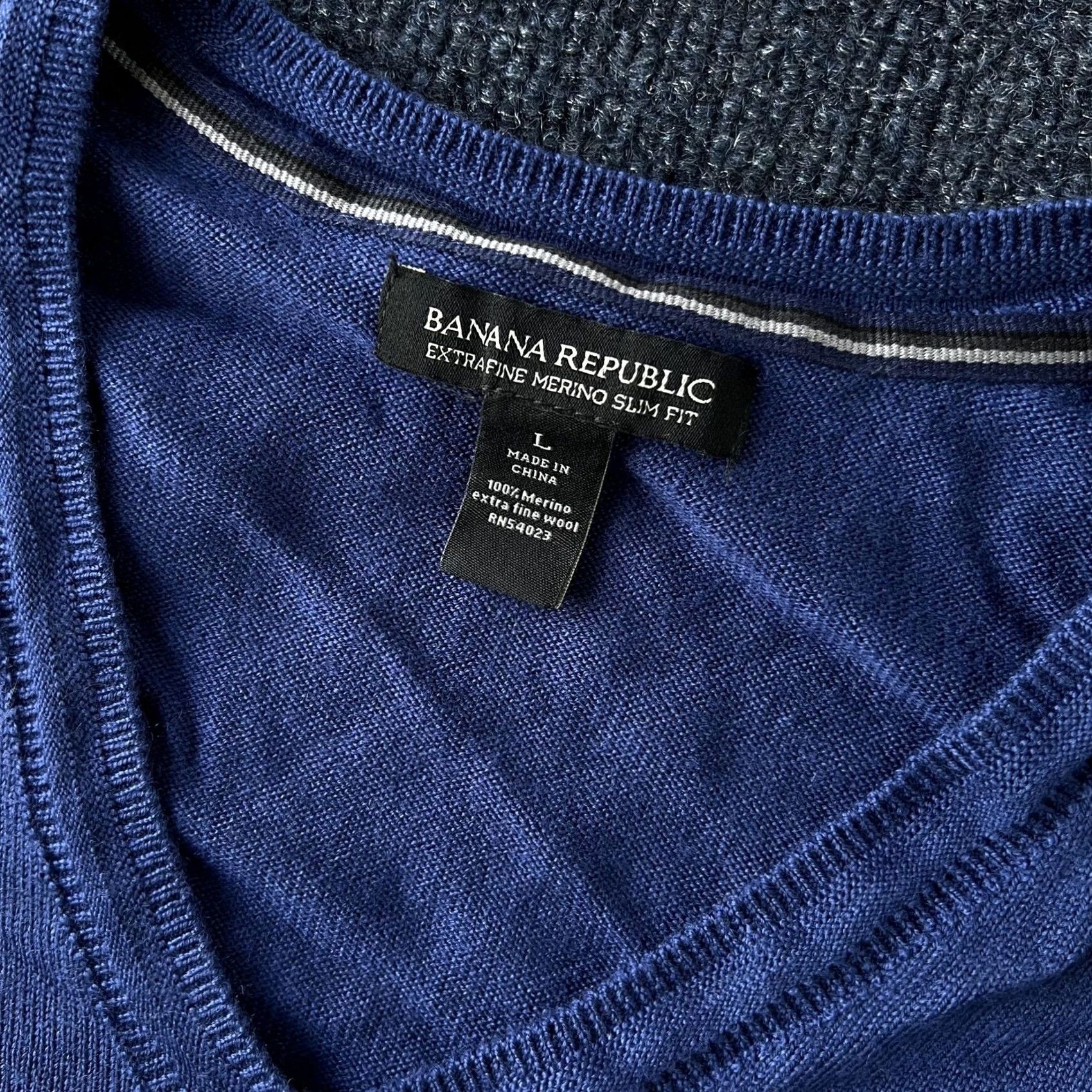 Banana Republic VINTAGE? No. Banana Republic Sweater Mens Large Blue Extrafine Merino Wool V Neck Slim Fit Shirt Mens Blue Extrafine Merino Slim Fit Knit Pullover Size US L / EU 52-54 / 3 - 2 Thumbnail