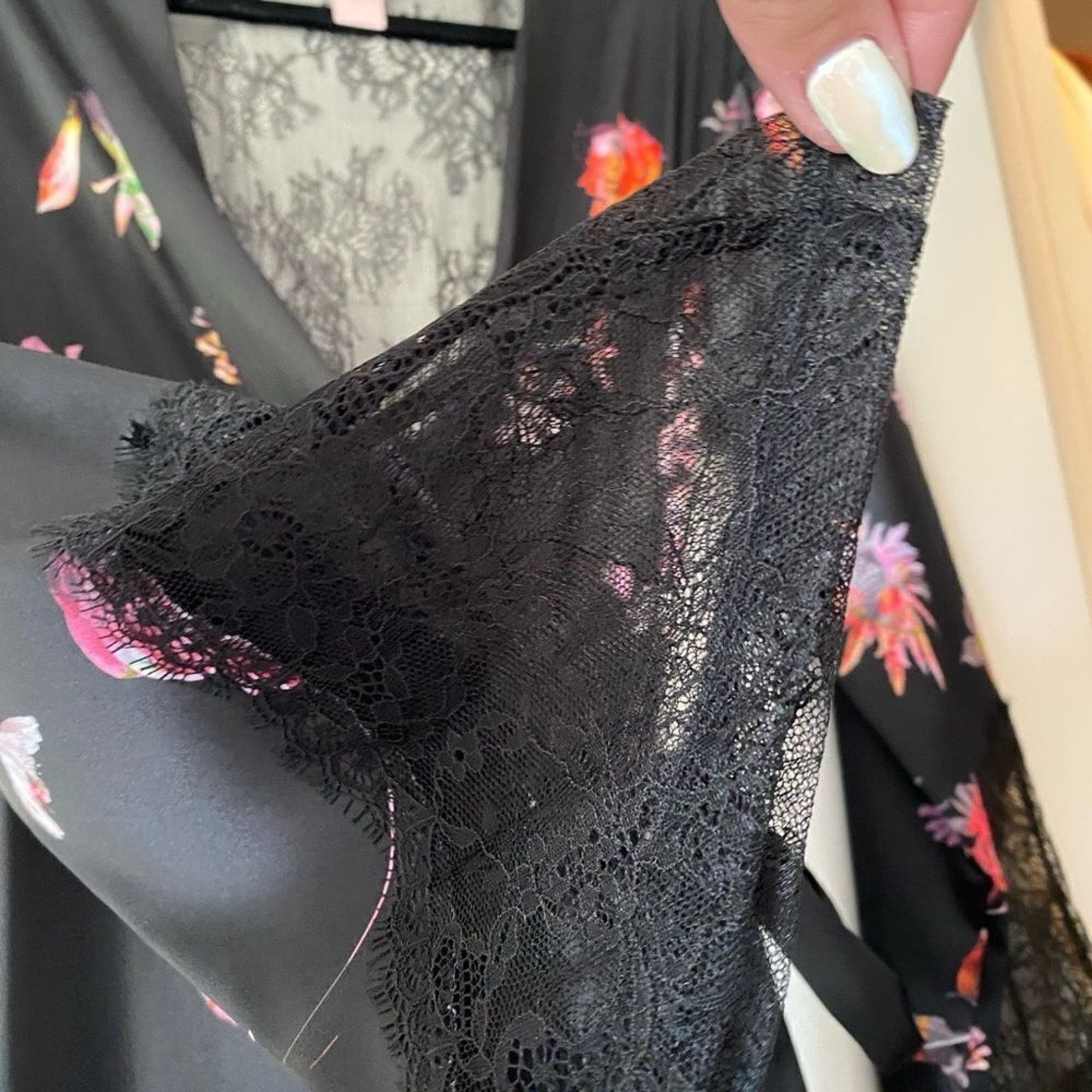 Victoria's Secret Victoria's Secret Floral Lace Chantilly Kimono Robe - XS/S Size ONE SIZE - 7 Thumbnail