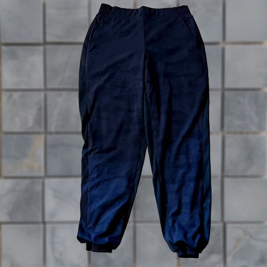 Athleta Athleta Pants Womens 4 Black High Rise Brooklyn Lined Camo Jogger 985549 Size 27" / US 4 / IT 40 - 1 Thumbnail