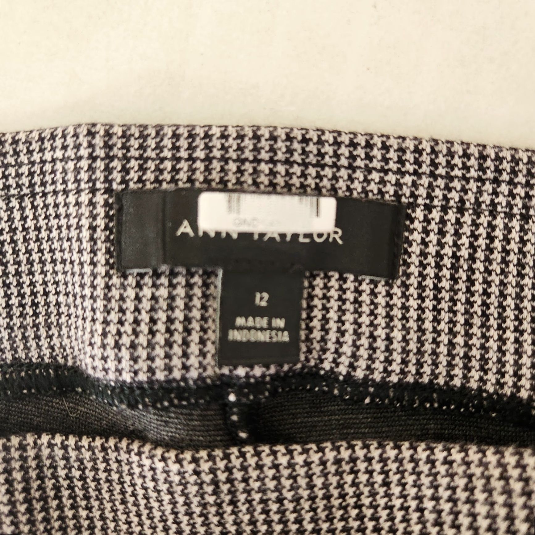 Ann Taylor Ann Taylor Womens Side Zip Mini Houndstooth Ponte Knit Ankle Pants Size 12 Black White Size 34" / US 12 / IT 48 - 6 Thumbnail