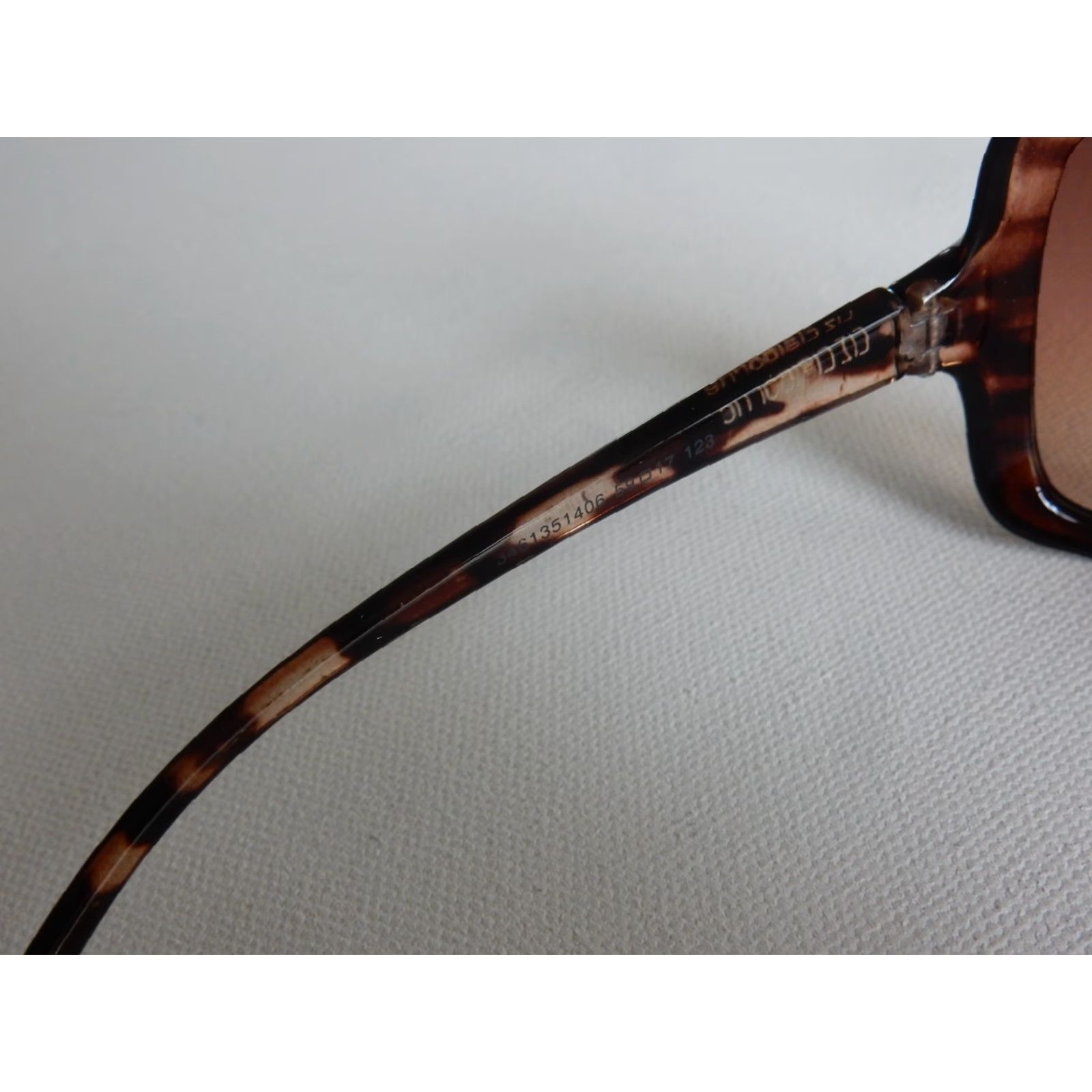 Liz Claiborne VINTAGE Liz Claiborne Sunglasses Women Brown Small Scratches Size ONE SIZE - 4 Thumbnail