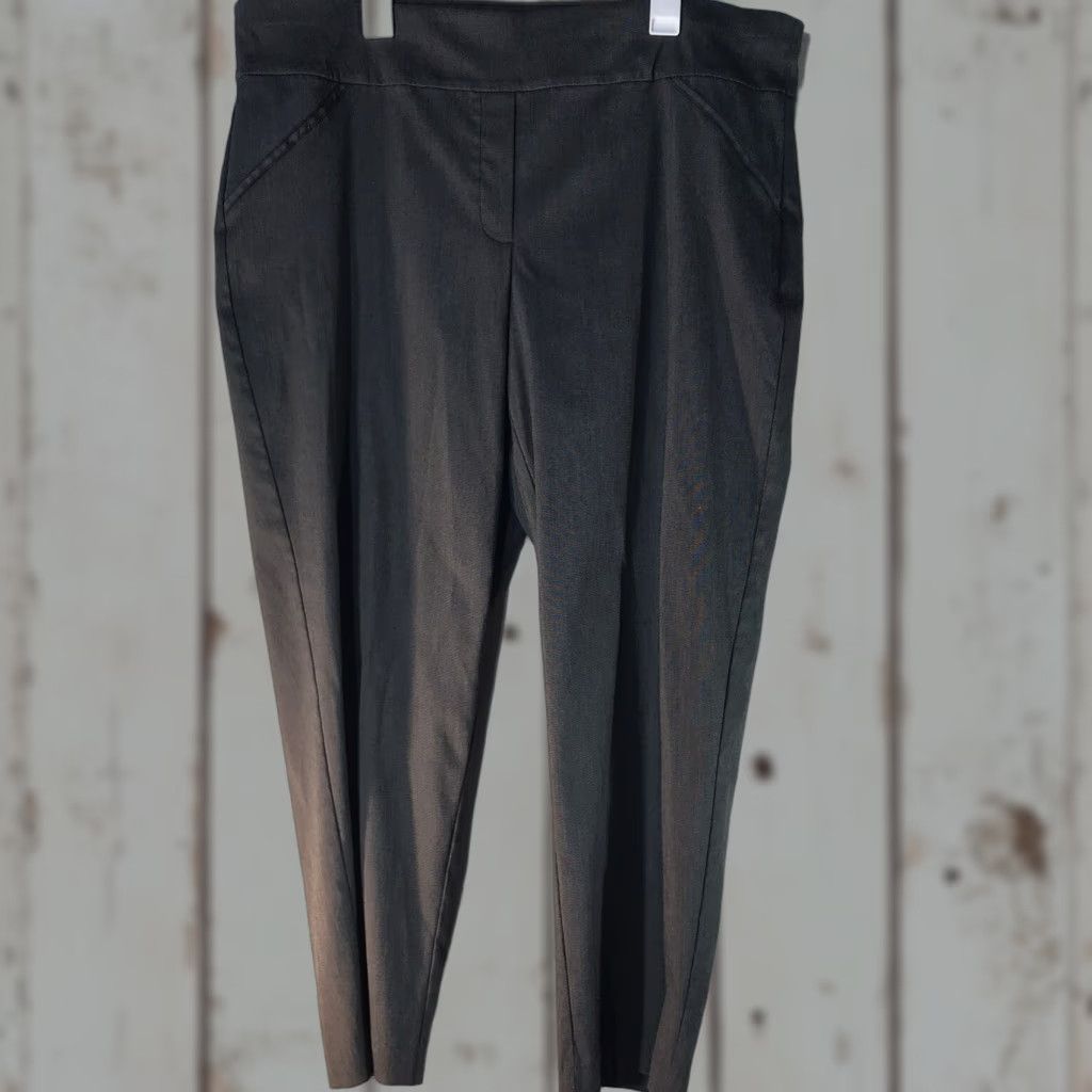 Vintage Alfred Dunner Gray/White Pull-On Cropped Dress Pants Plus Size 22W Womens Size 40" / US 18 - 1 Thumbnail