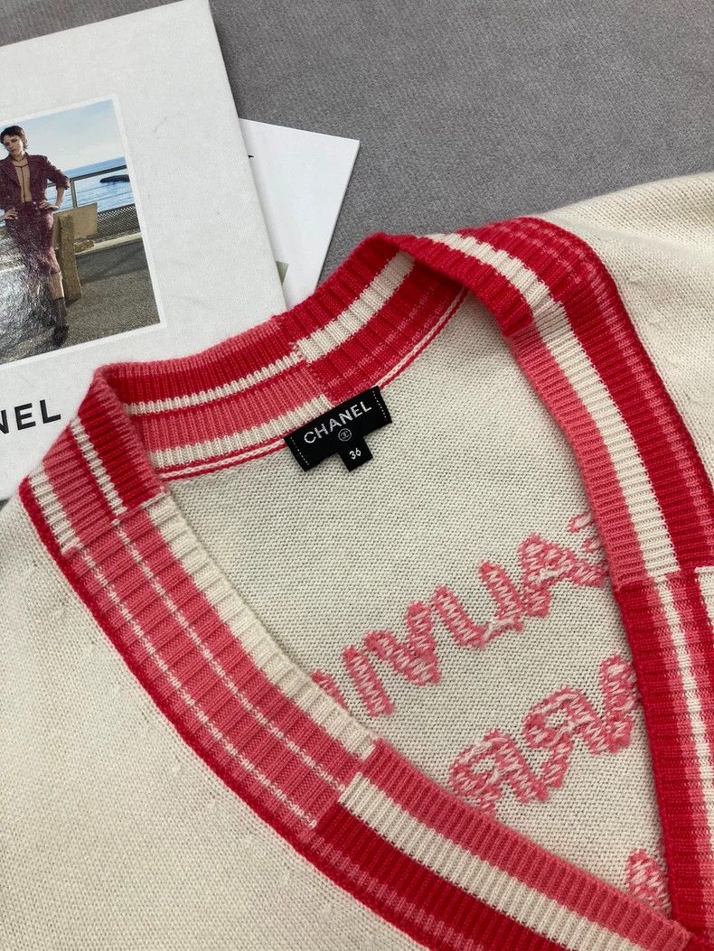 Chanel Chanel Asymmetric horizontal edge V-neck hollow LOGO butto Size XS / US 0-2 / IT 36-38 - 3 Thumbnail