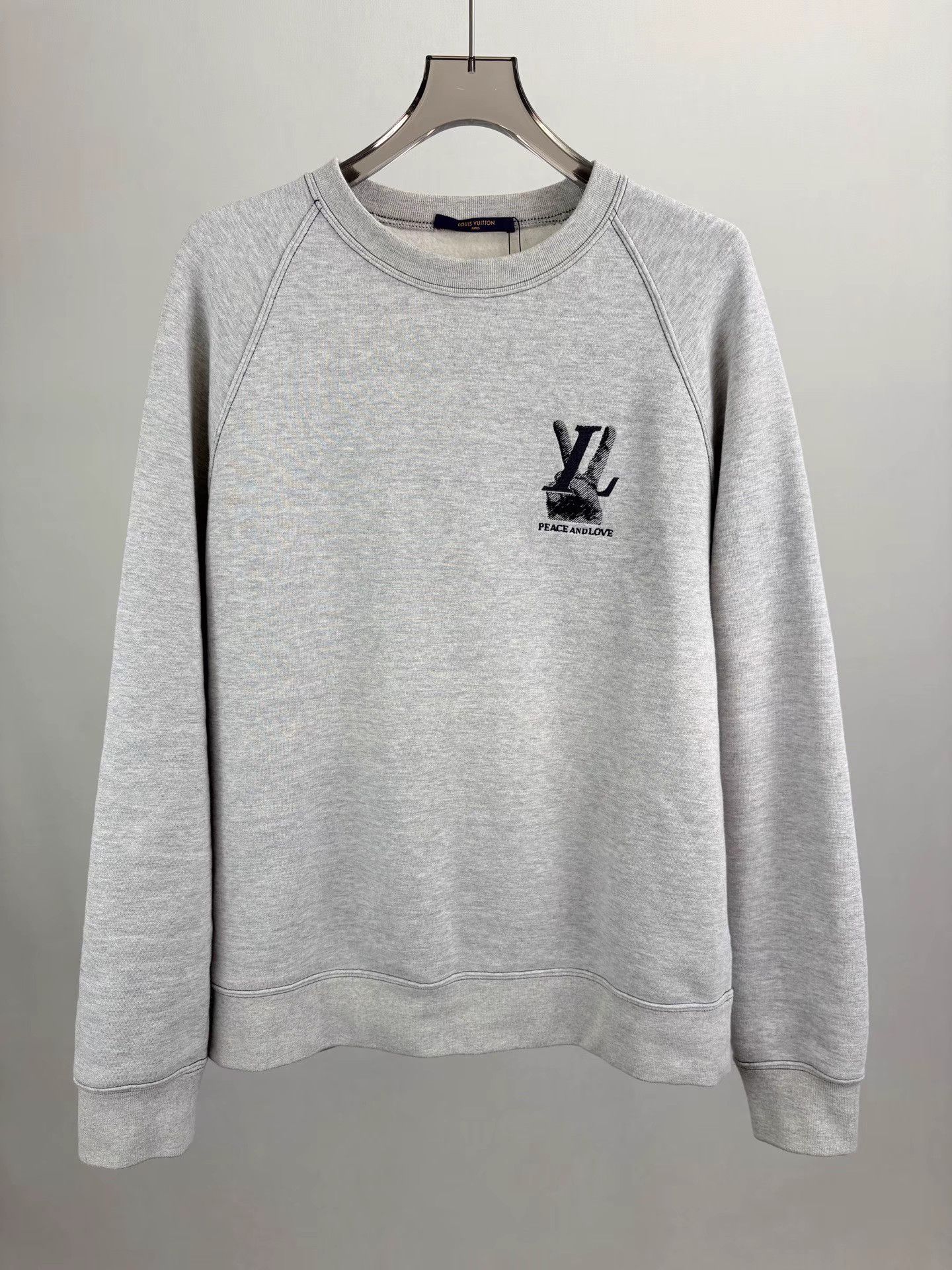 Louis Vuitton LV Gray Victory Gesture Sweatshirt K1 Size US XXL / EU 58 / 5 - 1 Thumbnail