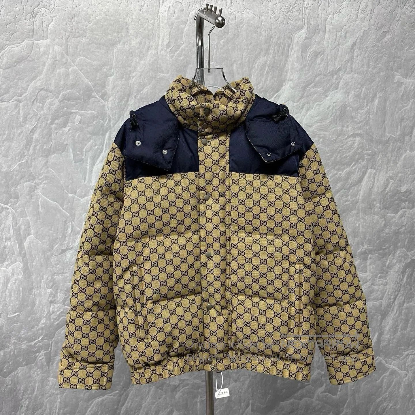 Gucci gucci double g hooded down jacket. Size US L / EU 52-54 / 3 - 1 Thumbnail