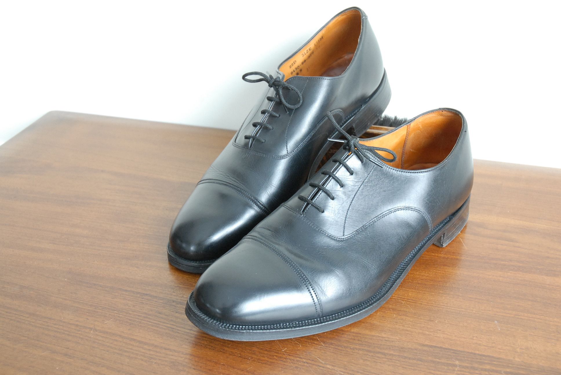 Sanders Cap toe Oxford dress shoe, England, Goodyear Welted Size US 12 / EU 45 - 2 Thumbnail
