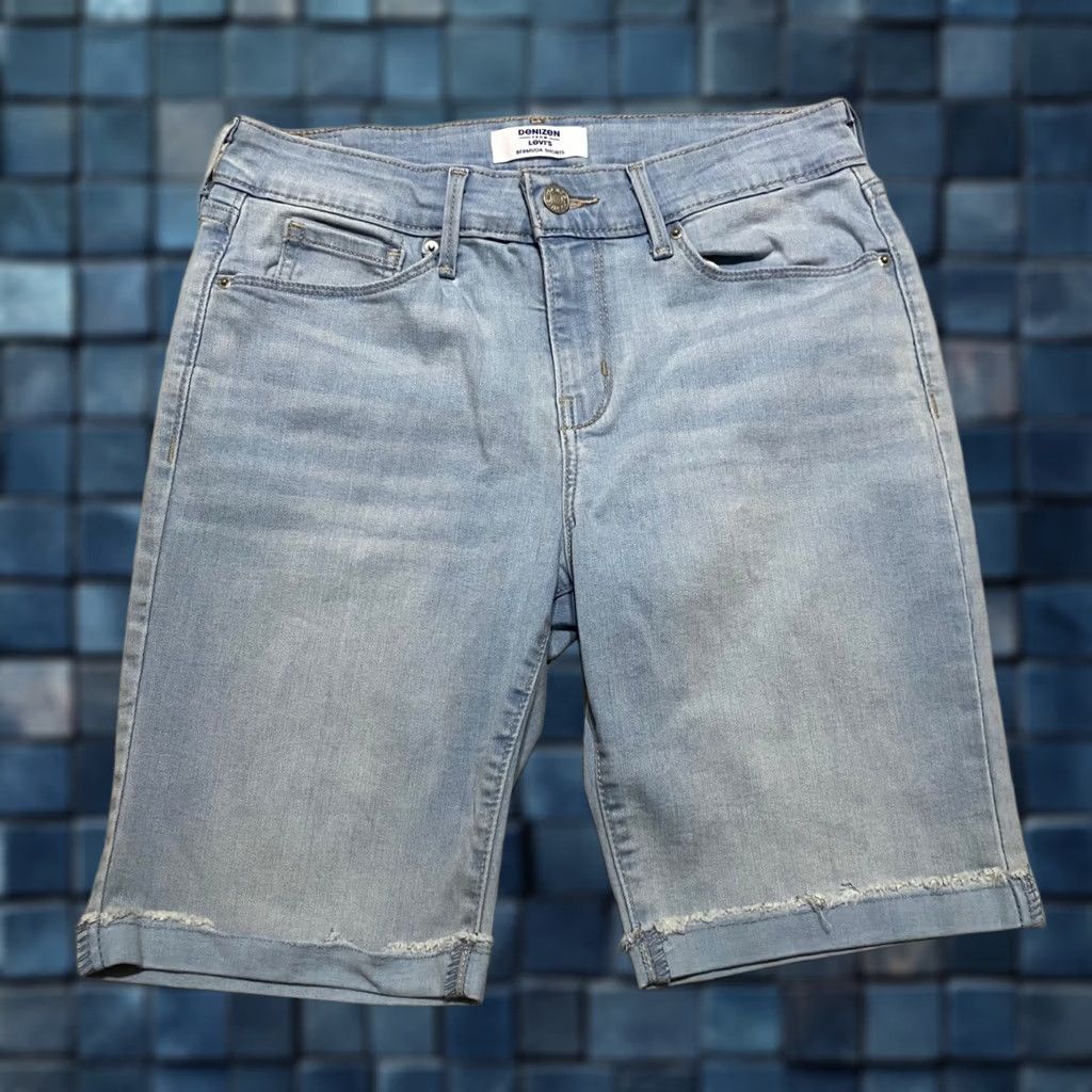 Levi's Denizen Levi's Shorts Womens sz 6 Blue Denim Bermuda Jean Medium Wash Inseam 9" Size 28" / US 6 / IT 42 - 1 Thumbnail