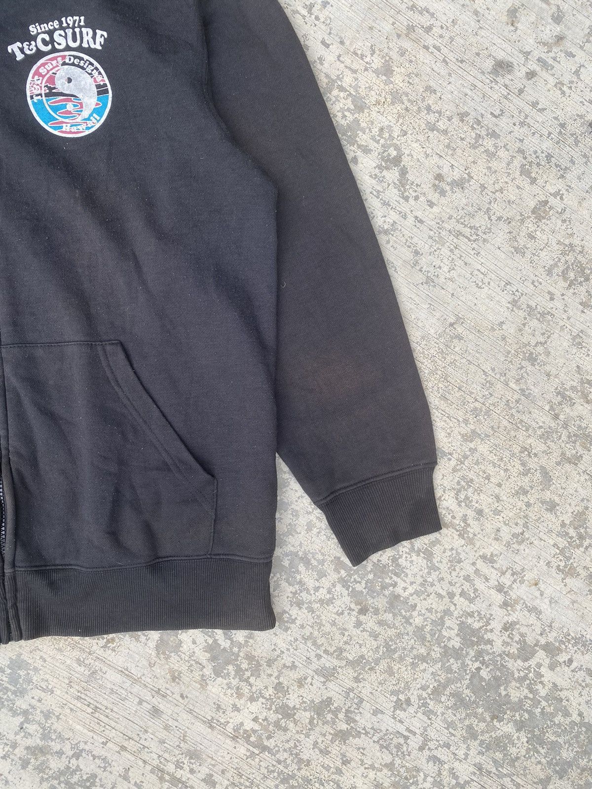 Vintage T&C Surf design big logo zip up sun faded hoodies Size US L / EU 52-54 / 3 - 5 Thumbnail
