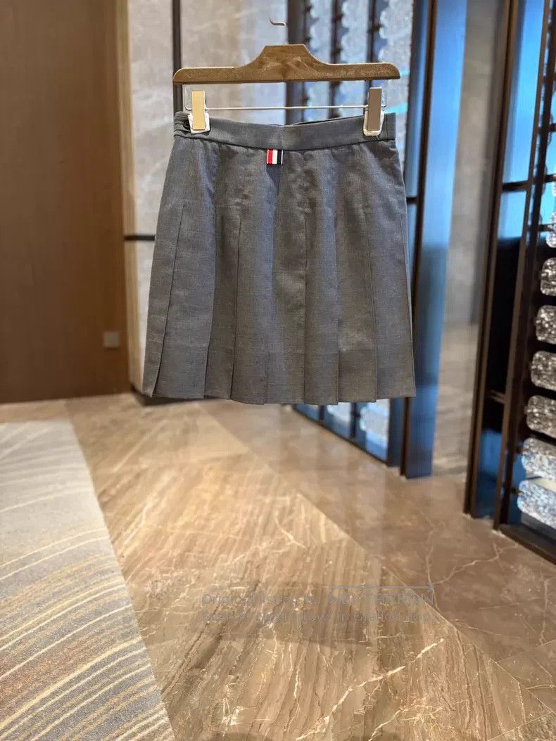 Thom Browne Thom Browne Pleated Skirt Size 26" / US 2 / IT 38 - 2 Thumbnail