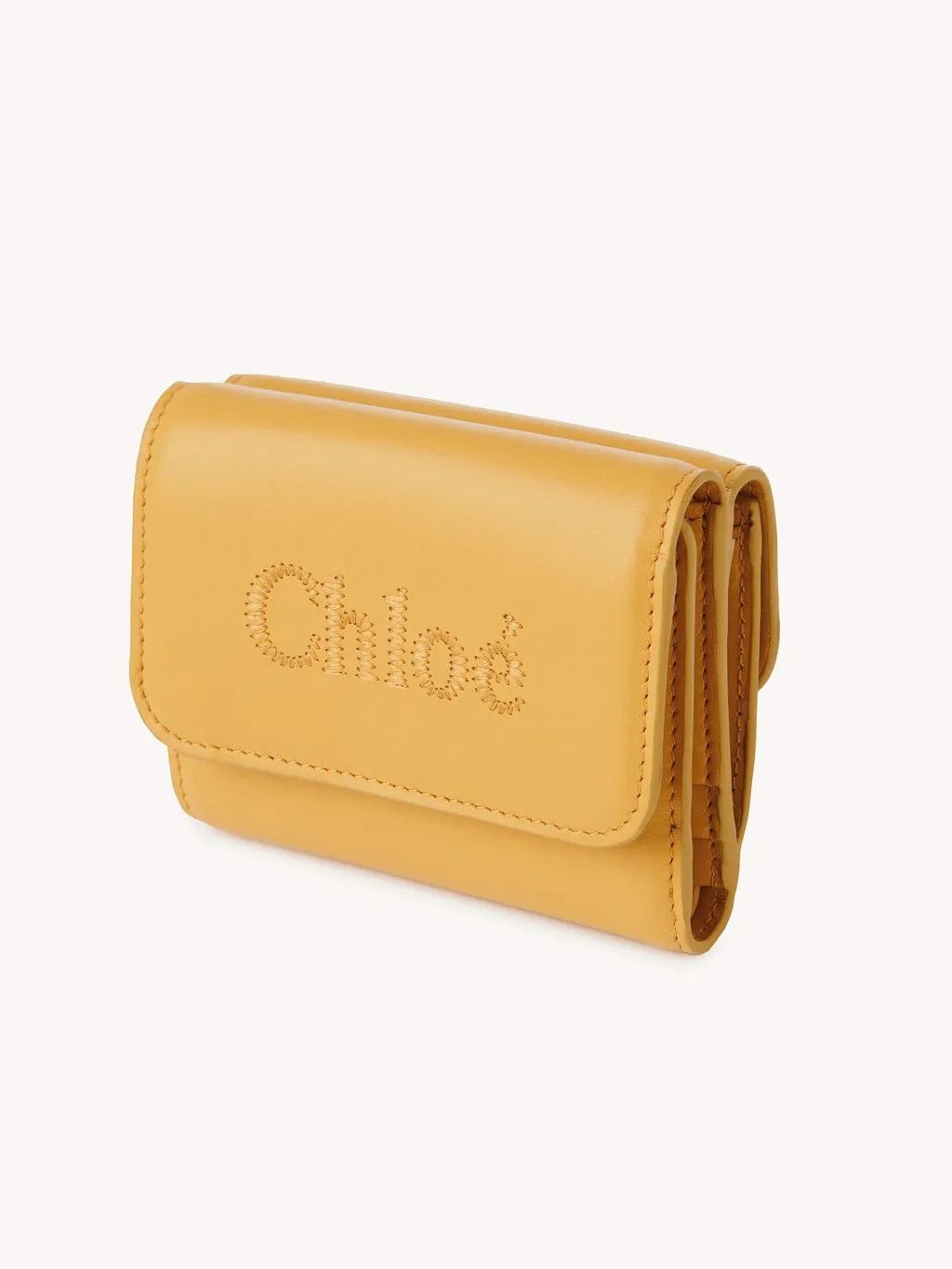 Chloe o1loc1c0425 CHC23 Size: OS / Sense Small Trifold Wallet Size ONE SIZE - 2 Thumbnail
