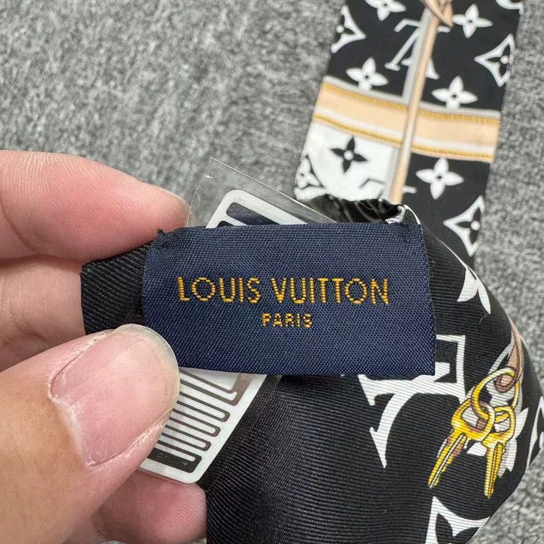 Louis Vuitton Louis Vuitton Presbyopic headband 2501-Nextarrow Size ONE SIZE - 3 Thumbnail
