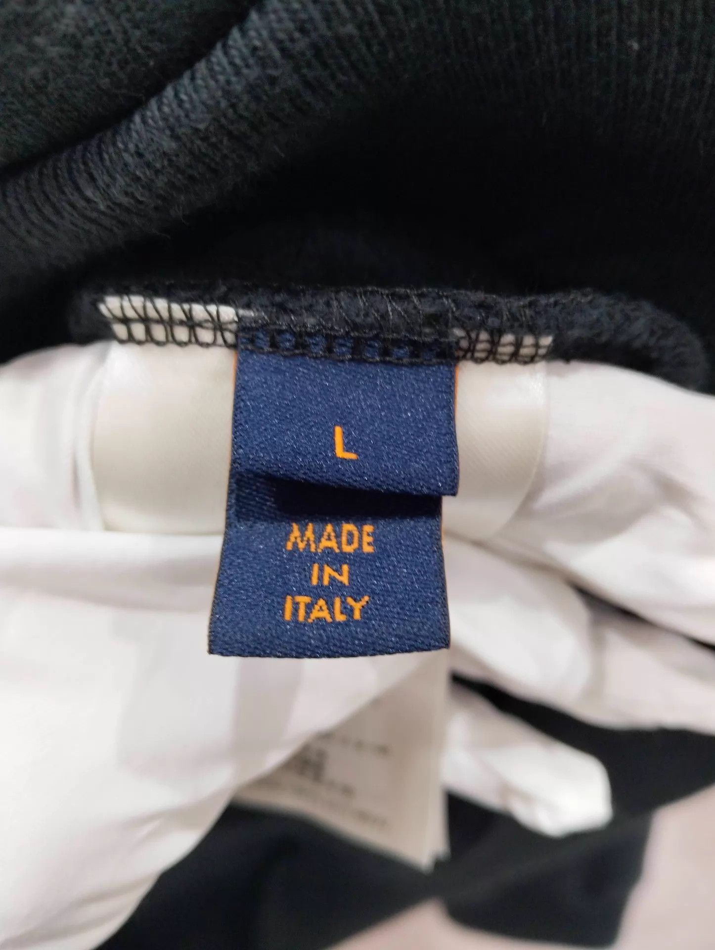 Louis Vuitton LV Black Logo Letter Hoodie L Size US L / EU 52-54 / 3 - 5 Thumbnail