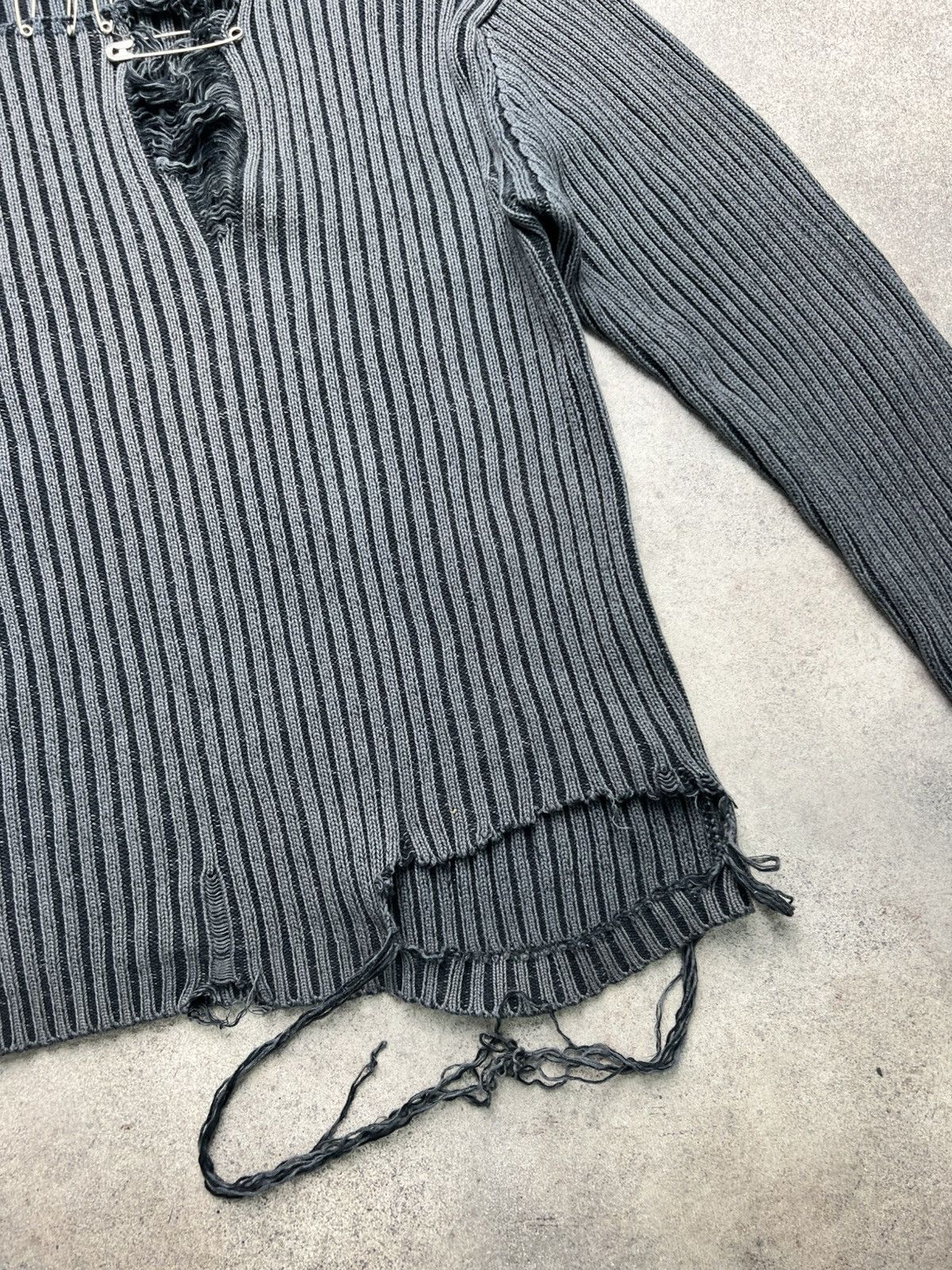 Dolce & Gabbana Dolce & Gabbana distressed chained knit sweater Size US L / EU 52-54 / 3 - 3 Thumbnail