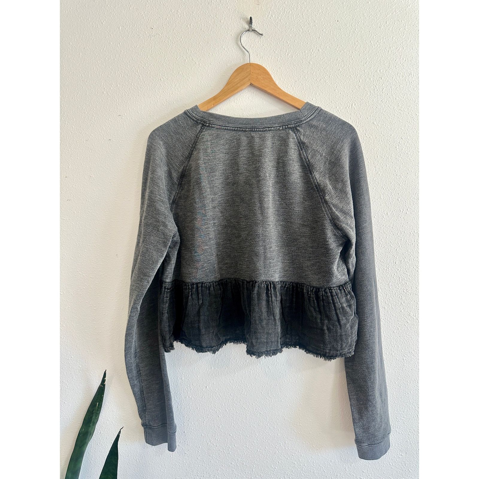 Free People Free People Crop Ruffle Keyhole Top Size Medium Size M / US 6-8 / IT 42-44 - 6 Thumbnail
