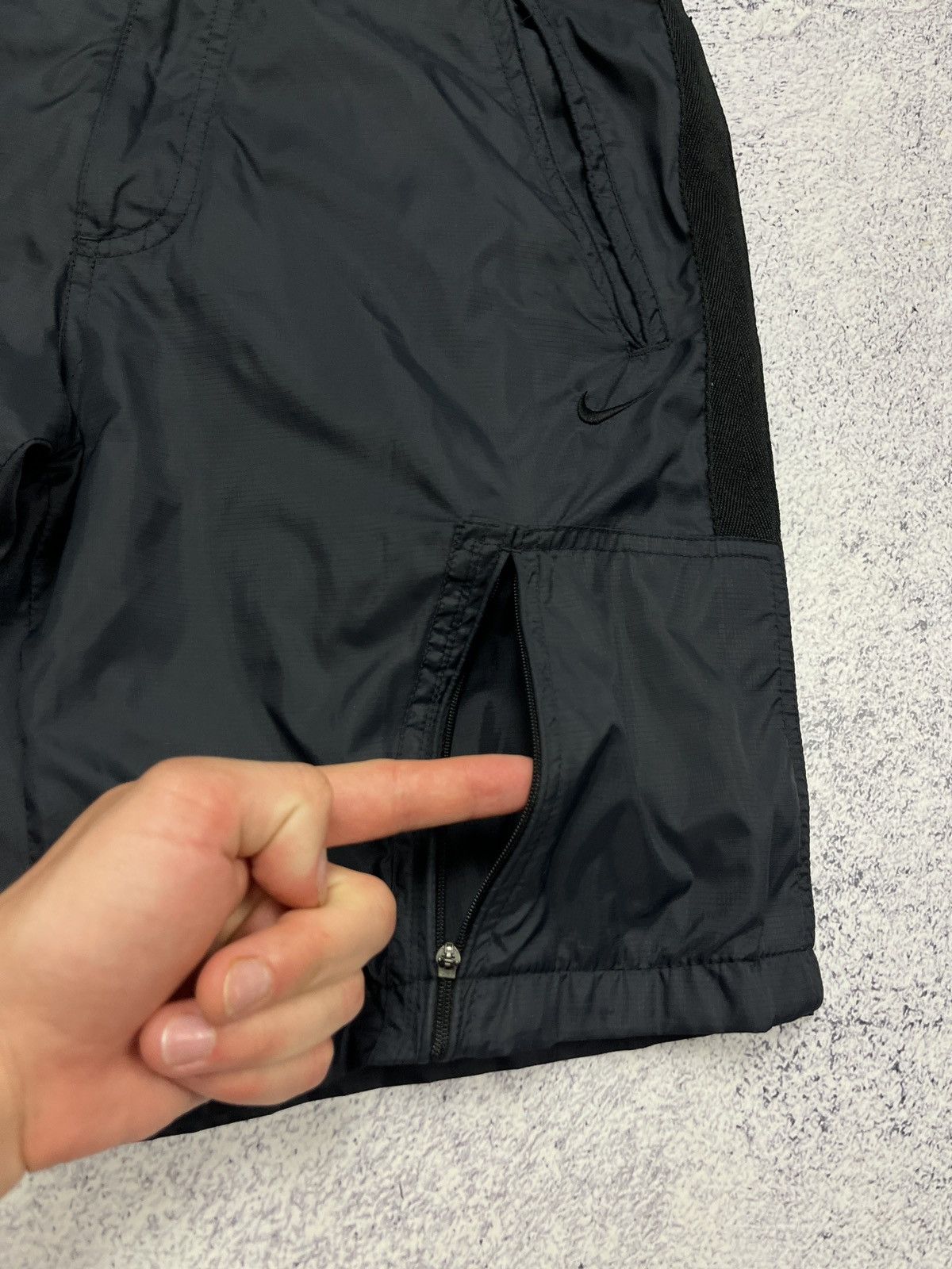 Nike Vintage 00’s Nike Vintage Nylon Shorts Swoosh Y2K Black Hype Size US 31 - 6 Thumbnail