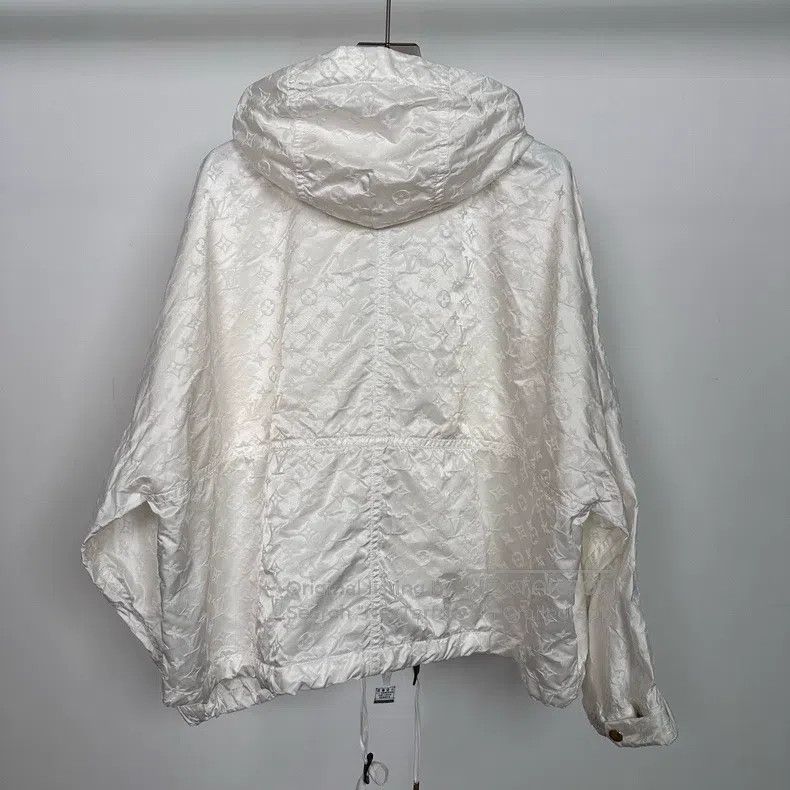 Louis Vuitton Louis Vuitton White dark grain three-flower full-print ass Size S / US 4 / IT 40 - 2 Thumbnail