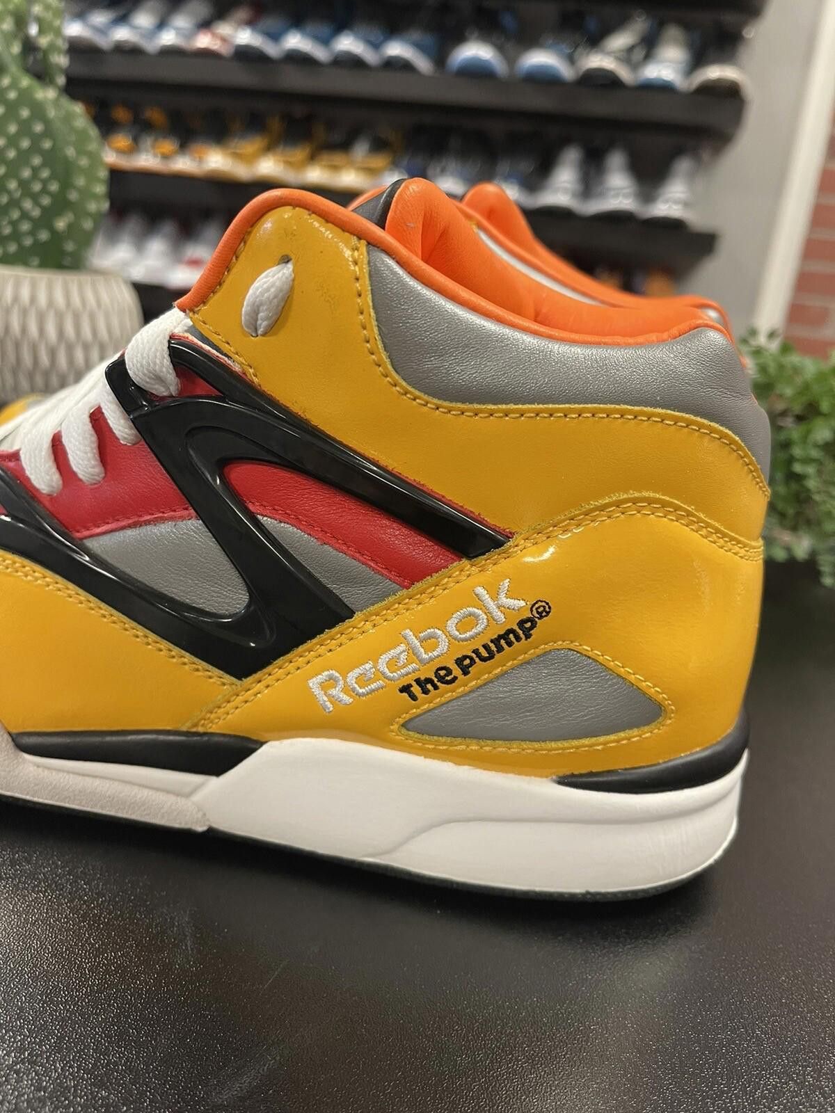 Reebok Size 8 - Reebok Omni Pump Voltron Rare Toy Collectible Size US 8 / EU 41 - 5 Thumbnail