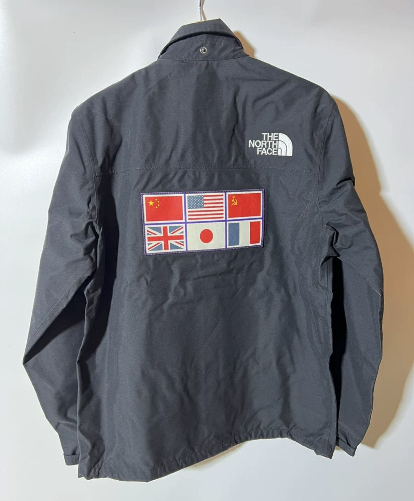 Supreme × The North Face Supreme tnf 14ss north face expedition coach flag jacket Size US M / EU 48-50 / 2 - 2 Thumbnail