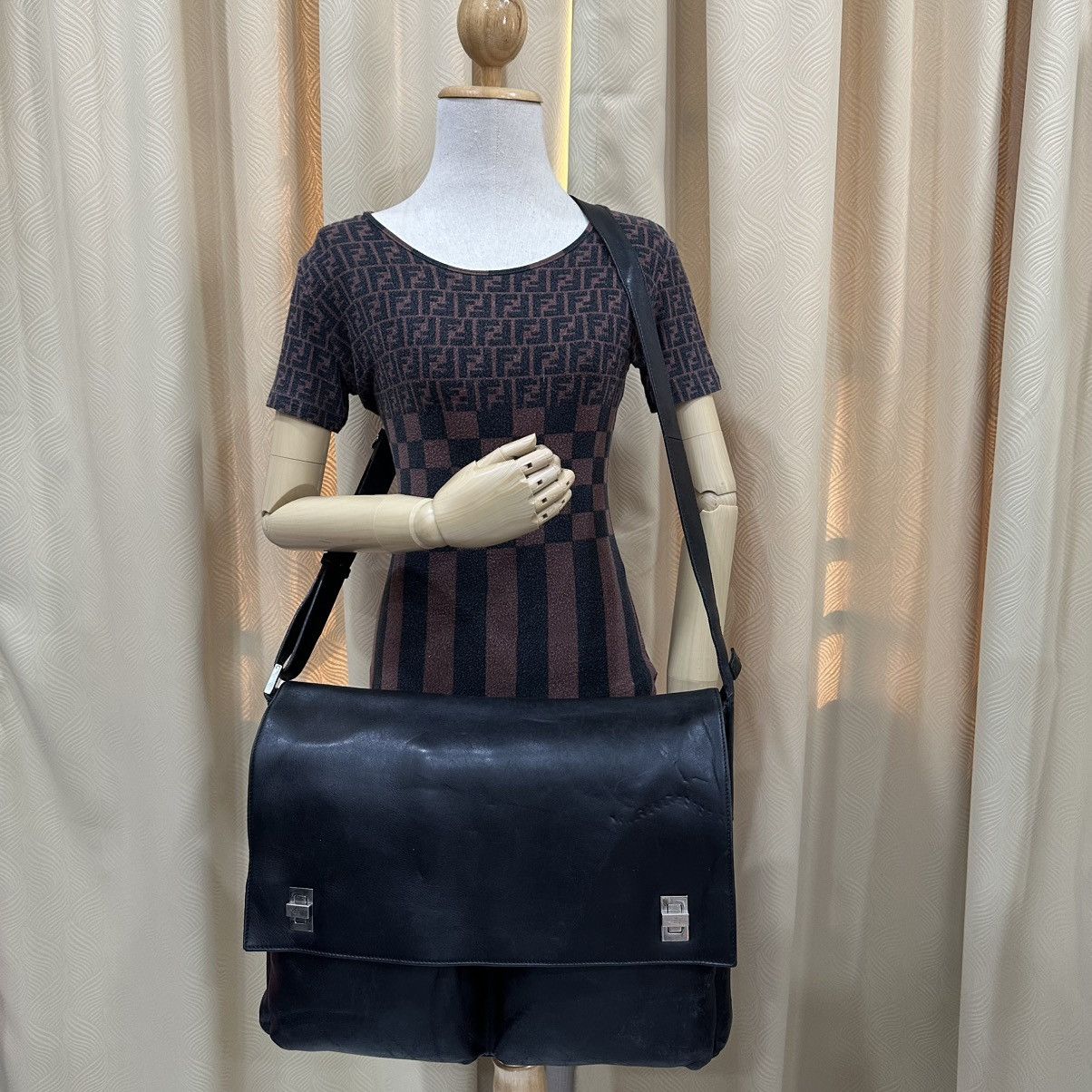 Gucci GUCCI BLACK LEATHER MESENGGER BAG 22 Size ONE SIZE - 22 Thumbnail