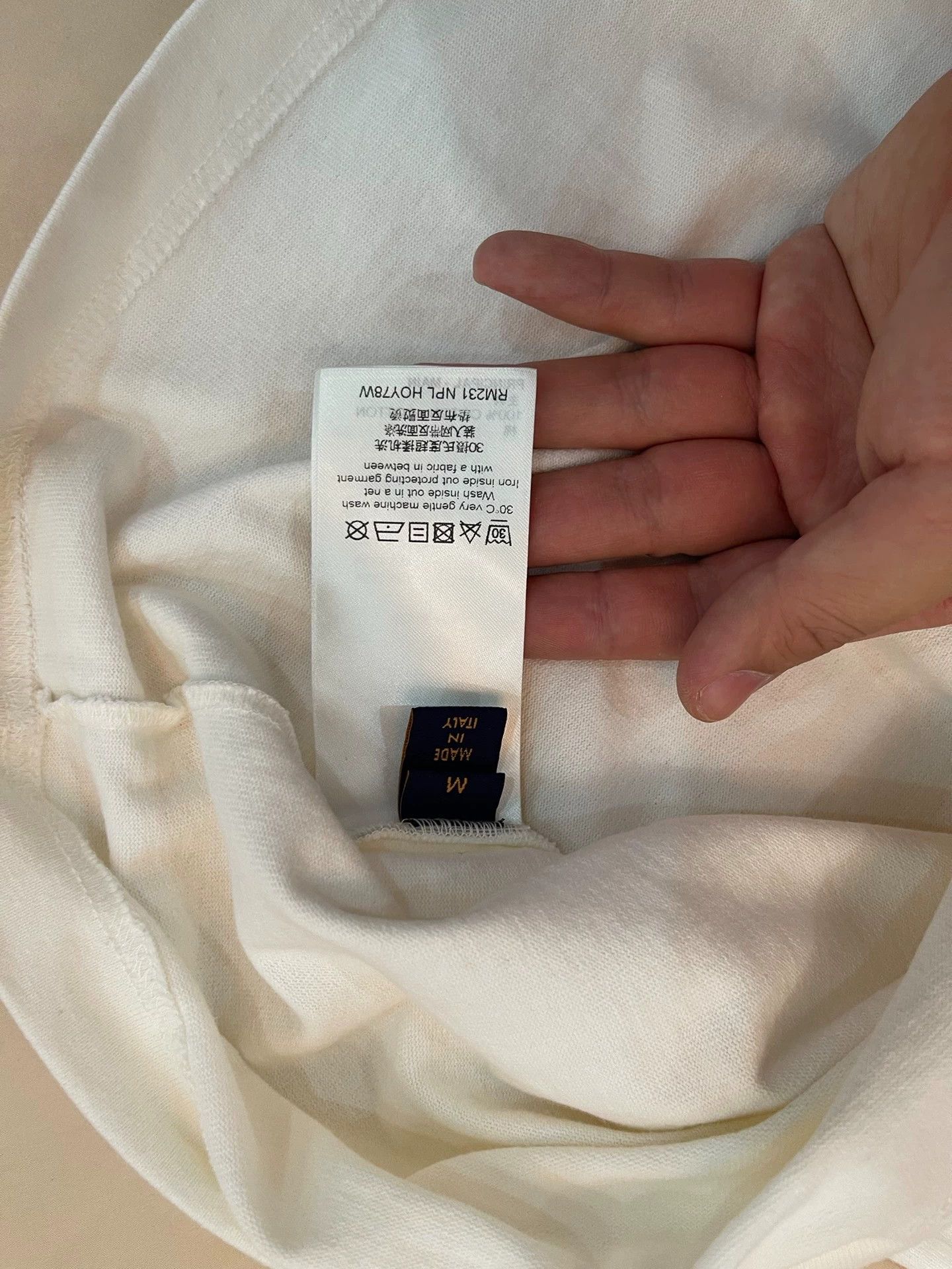Louis Vuitton LV 2023 Rainbow Logo White M Tee Size US M / EU 48-50 / 2 - 6 Thumbnail