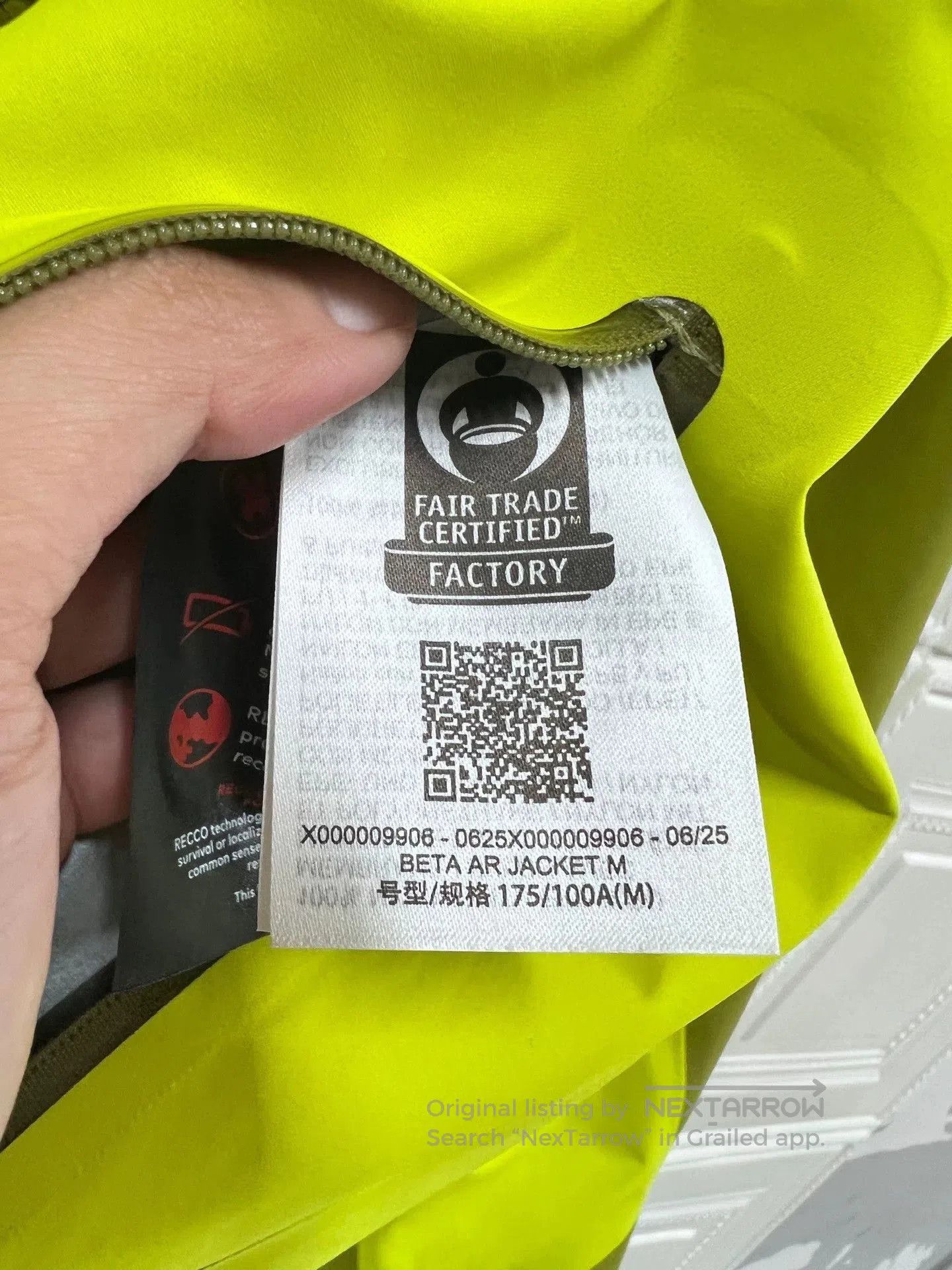 Arc'teryx Green Hooded Waterproof Jacket Size M. Size US M / EU 48-50 / 2 - 6 Thumbnail
