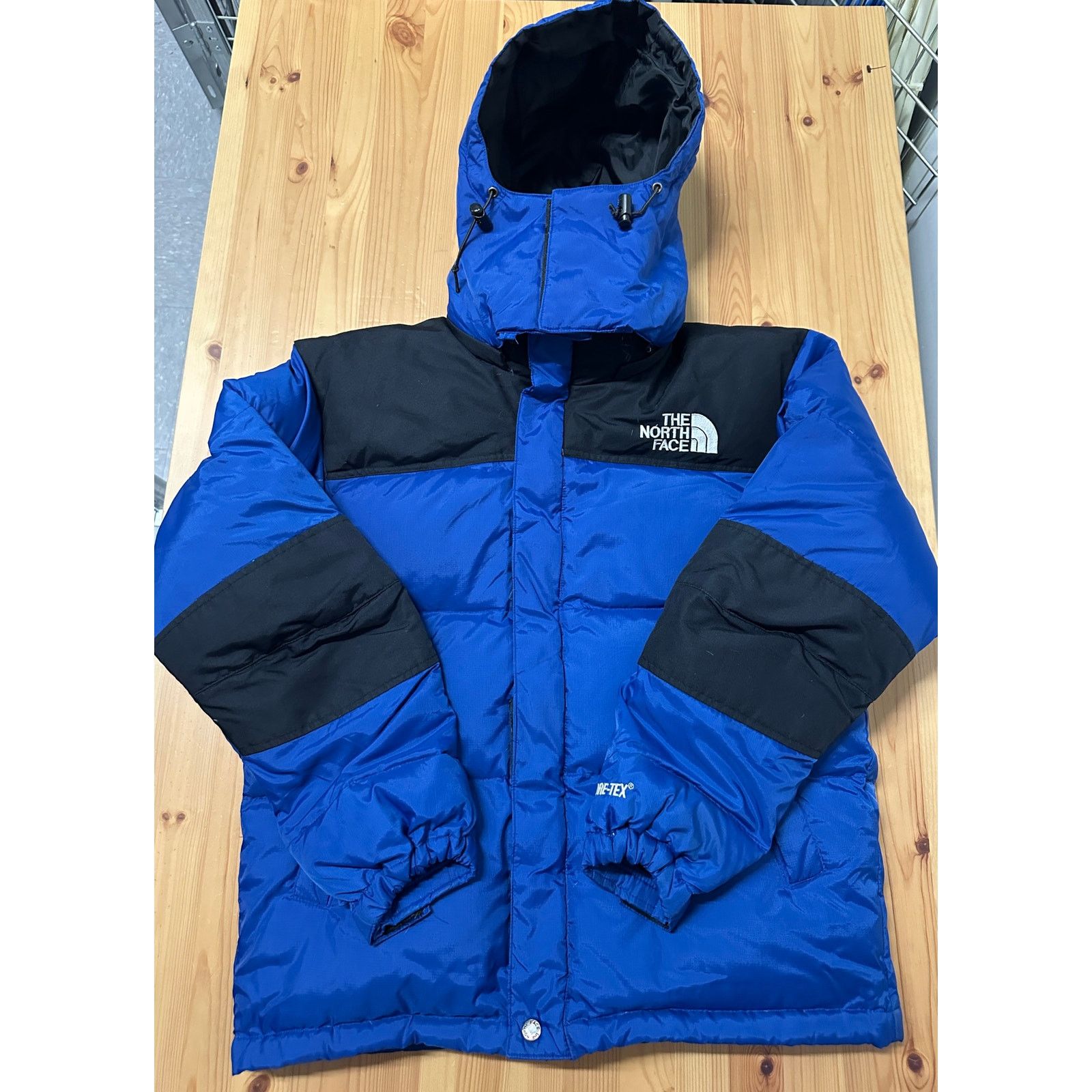 The North Face Vintage The North Face Mens Goretex Down Jacket Medium Size US M / EU 48-50 / 2 - 1 Thumbnail