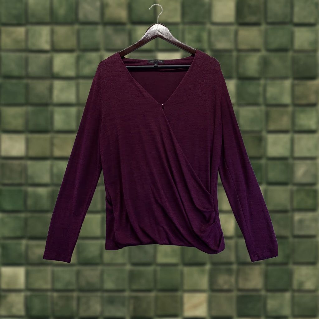 Banana Republic VINTAGE Banana Republic Womens V Neck Knit Purple Long Sleeve Sweater Top SZ M-5275 Size M / US 6-8 / IT 42-44 - 1 Thumbnail