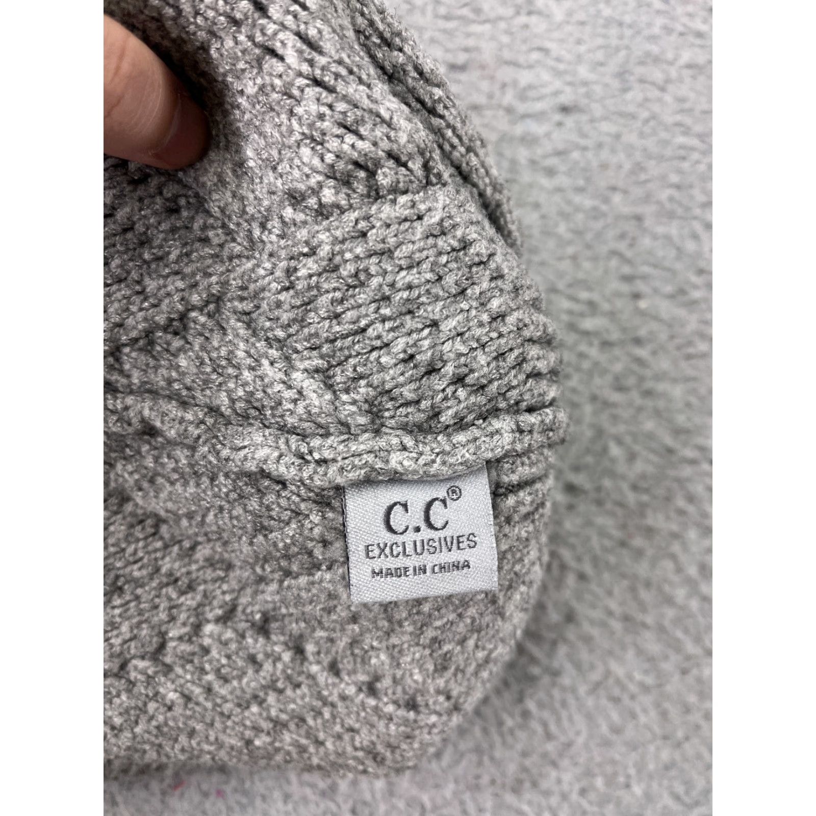 Vintage C.C Exclusive Beanie Womens One Size Gray Knit Rayon Blend Faux Fur Pom Size ONE SIZE - 7 Thumbnail