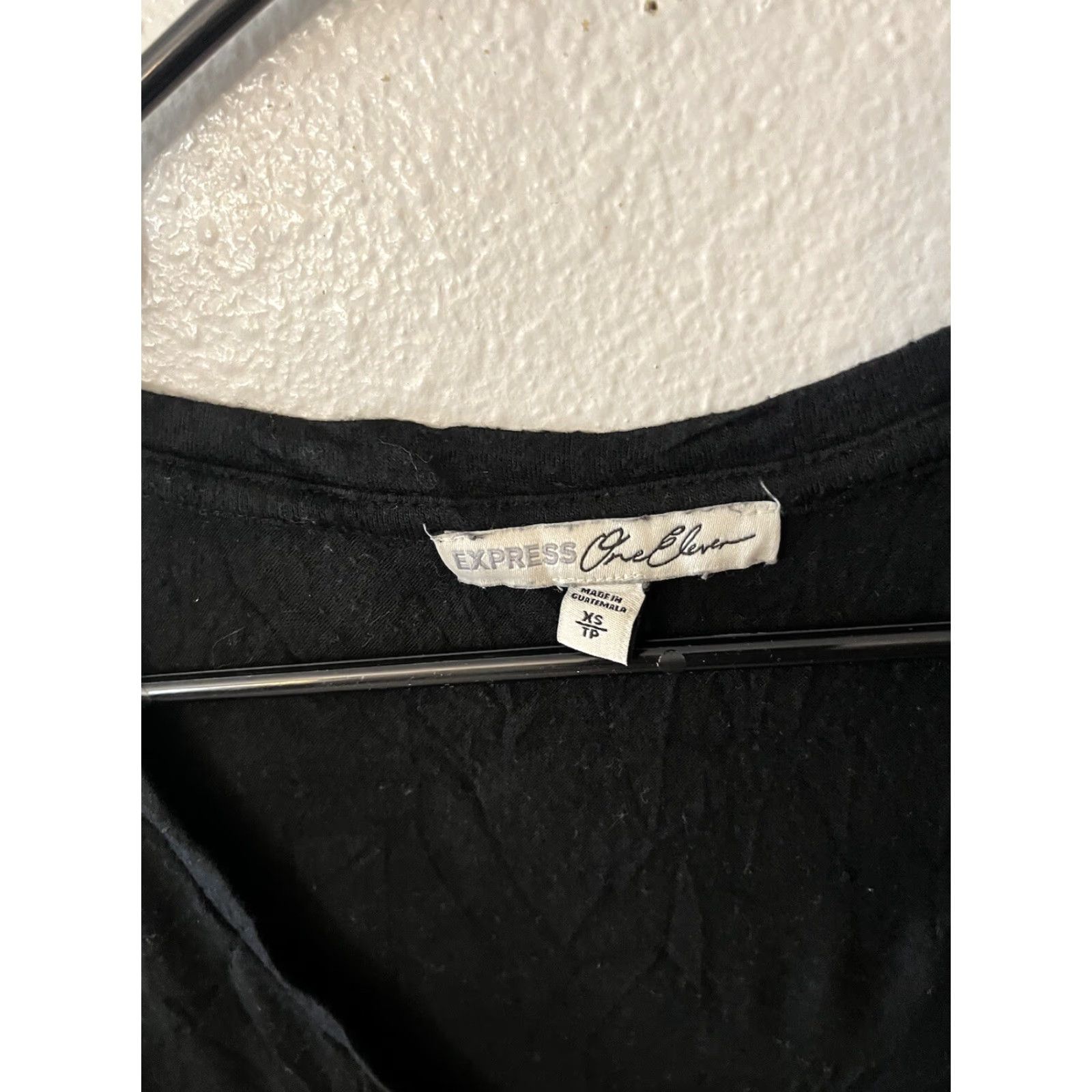 Express Express Womens T-Shirt XS Black Solid V-Neck Short Sleeve Size XS / US 0-2 / IT 36-38 - 2 Thumbnail