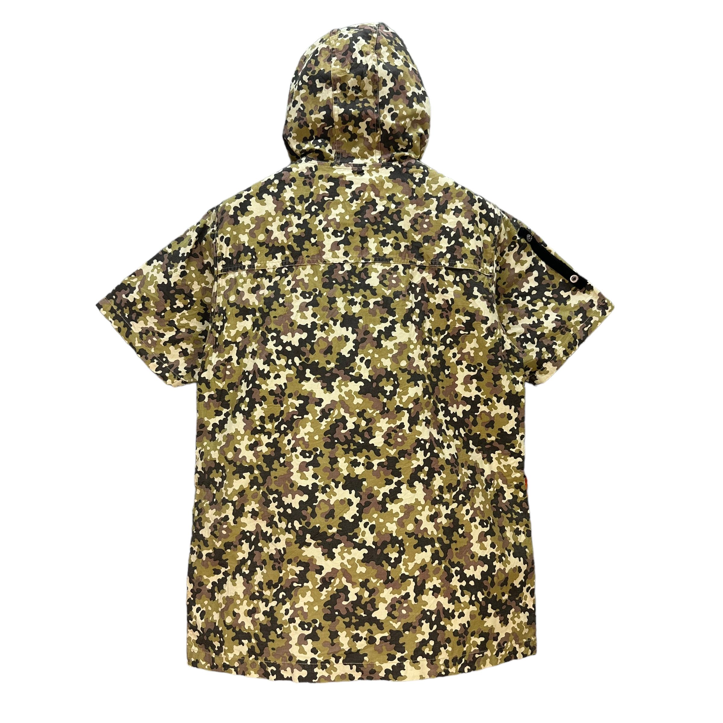 Japanese Brand BLUE CROSS DIGITAL CAMO SHORT SLEEVE ZIPPER HOODIE #8605-017 Size US L / EU 52-54 / 3 - 8 Thumbnail