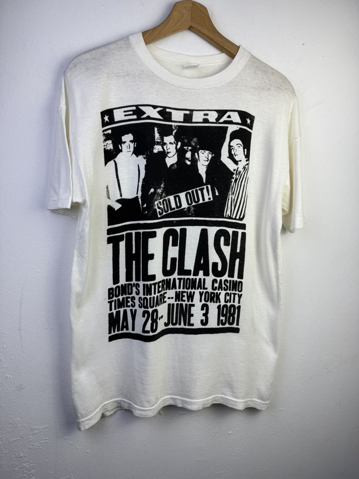 Band Tees Vintage 80s The Clash Bond's tour t-shirt Size US L / EU 52-54 / 3 - 2 Thumbnail