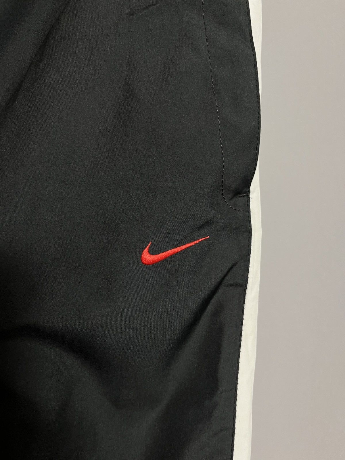 Nike Vintage Y2K NIKE AIRMAX SERIES 87 PANTS DRILL NYLON TECH Size US 36 / EU 52 - 2 Thumbnail