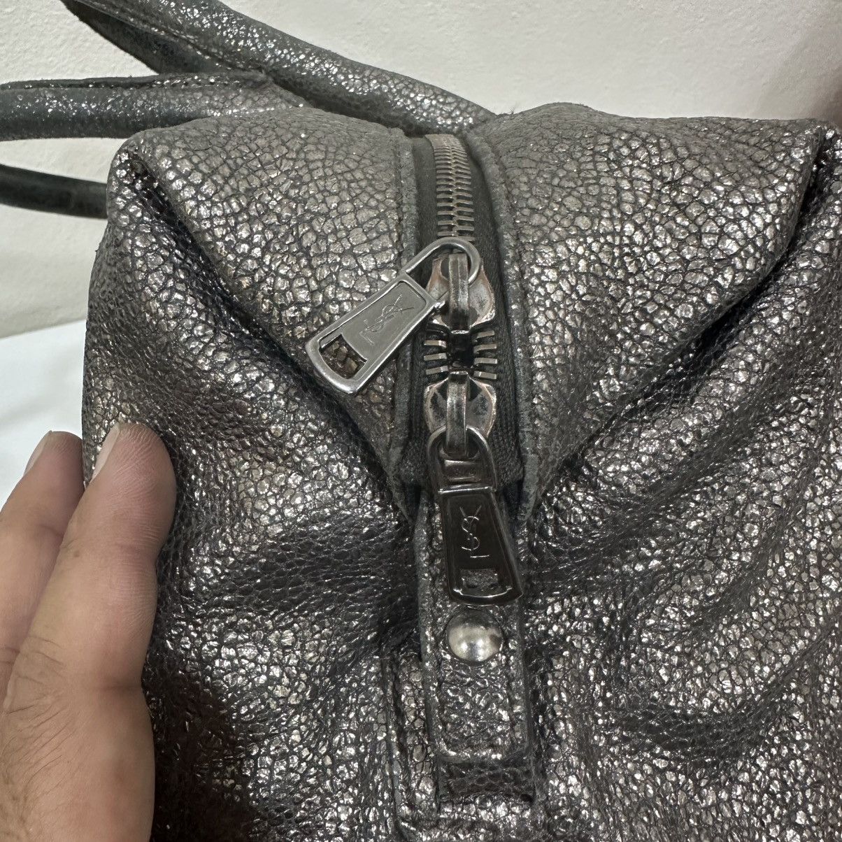 Yves Saint Laurent ‼️LASTDROP‼️ YVES SAINT LAURENT SHEARLING LOCKIT Y LOGOBAG YSL Size ONE SIZE - 5 Thumbnail