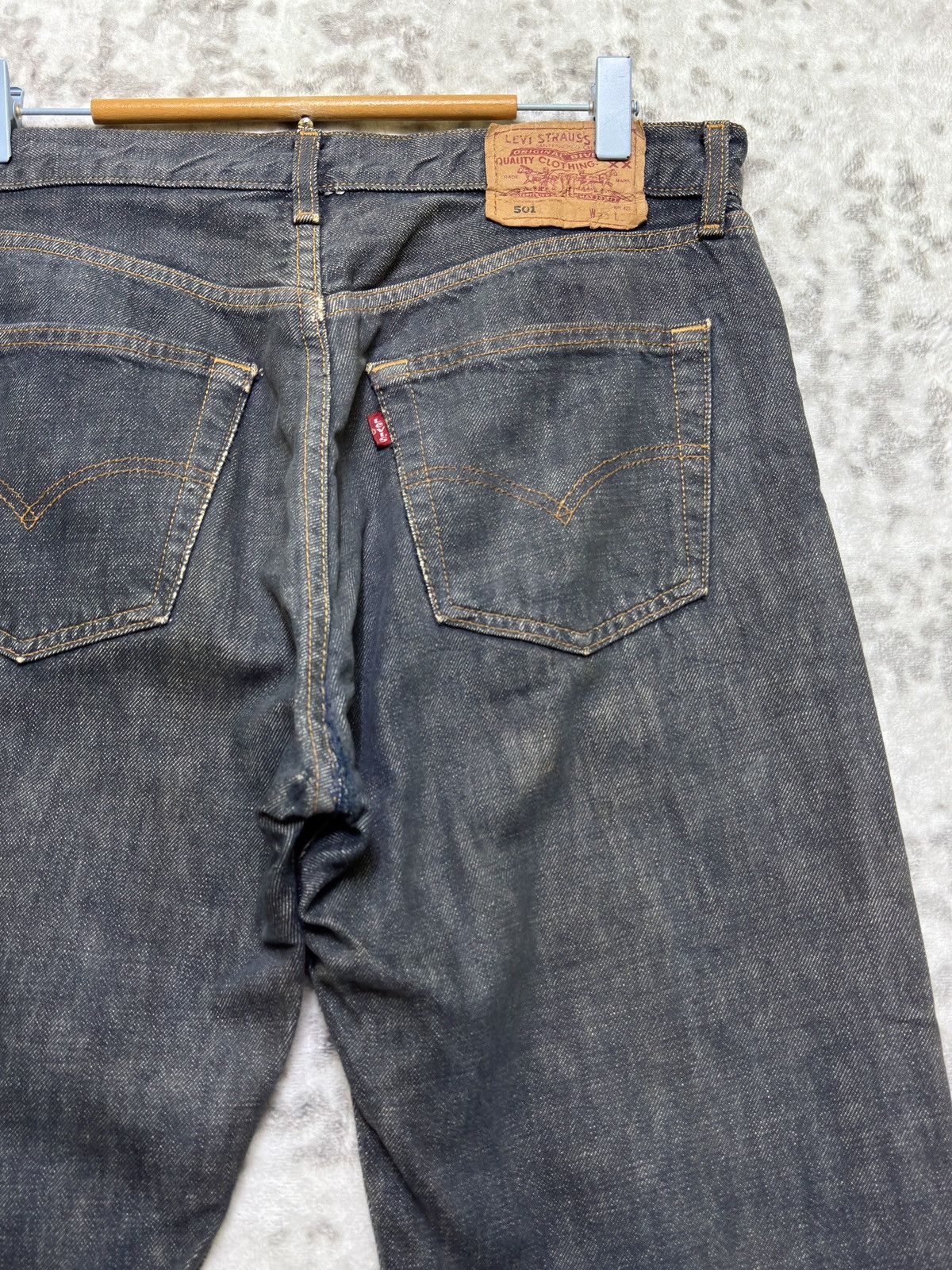 Levi's Vintage Levi's 501 Distressed classic straight-leg cut Size US 31 - 12 Thumbnail