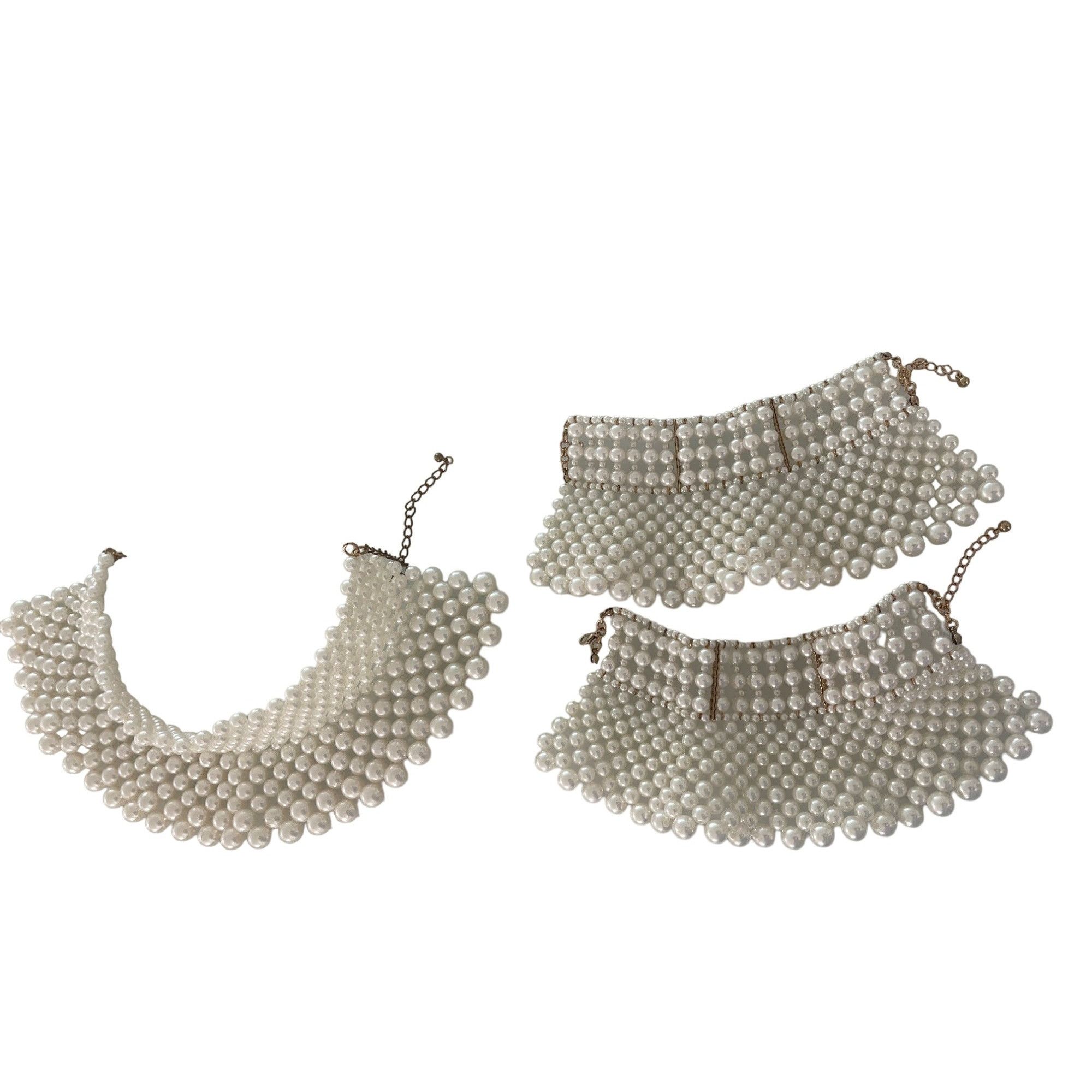 Vintage Womens Pearl Collar and Cuffs Set One Size