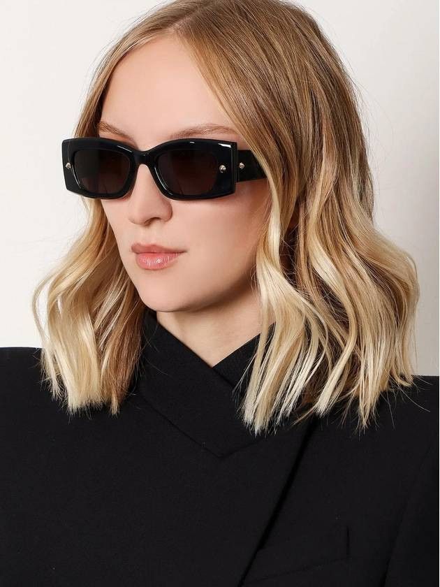 Alexander McQueen o1w1db10126 Size:OS/Spike Rectangular Sunglasses in Black Size ONE SIZE - 3 Thumbnail