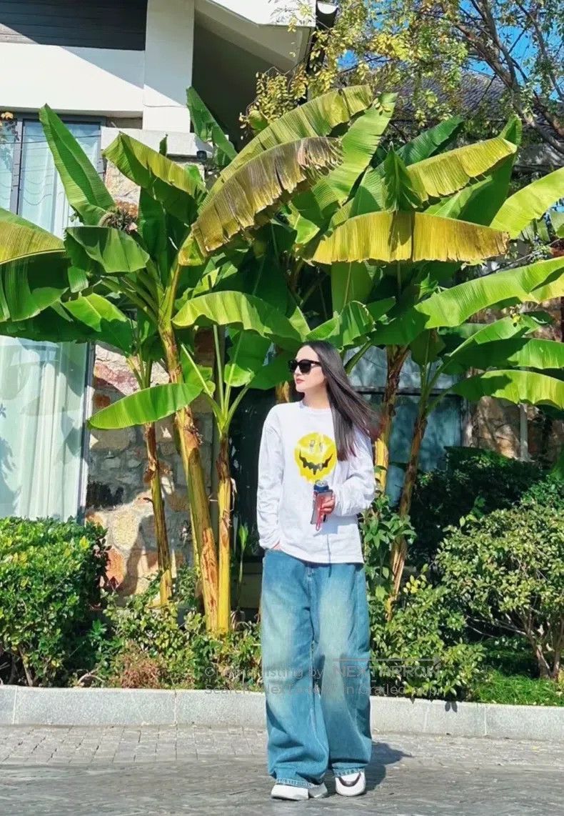 Balenciaga Balenciaga Smiling Face Printed Casual Long Sleeve White T Size US M / EU 48-50 / 2 - 9 Thumbnail