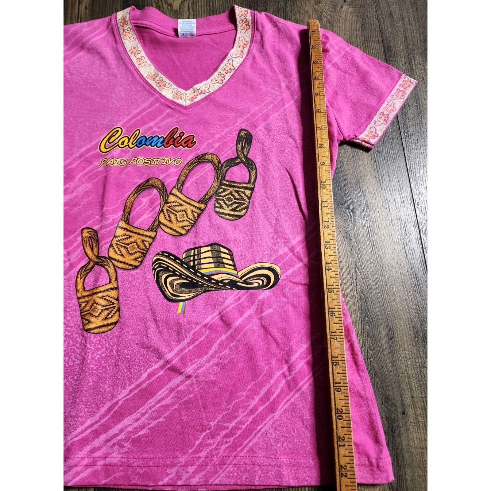 Vintage VINTAGE Womens M Columbia Pais Postivo V Neck Travel Souvenir T Shirt Size M / US 6-8 / IT 42-44 - 2 Thumbnail